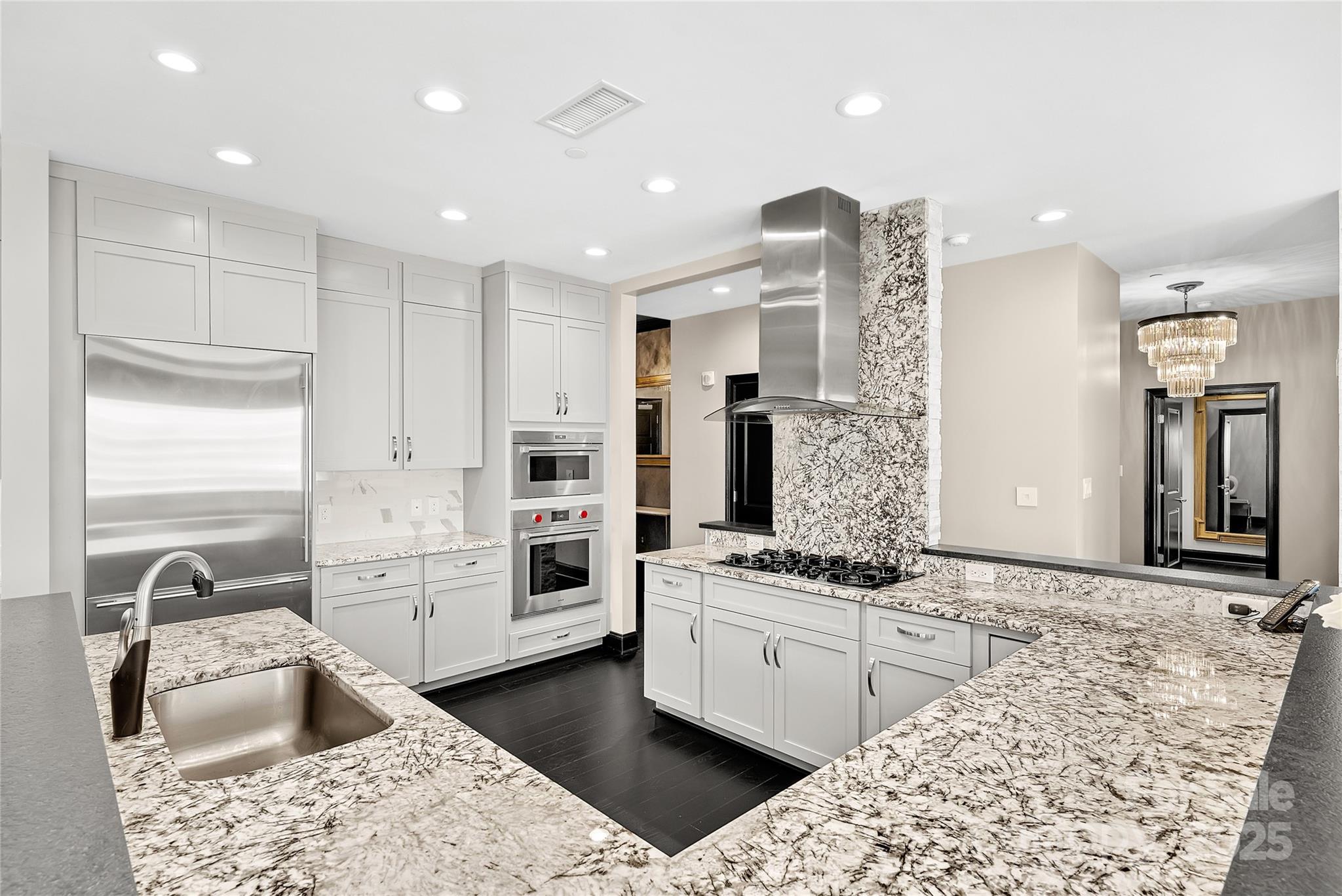 435 S Tryon Street Property Photo 6