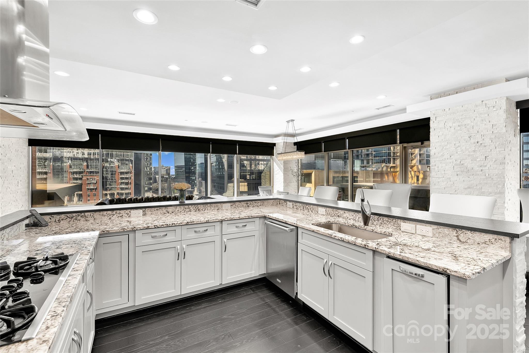 435 S Tryon Street Property Photo 8