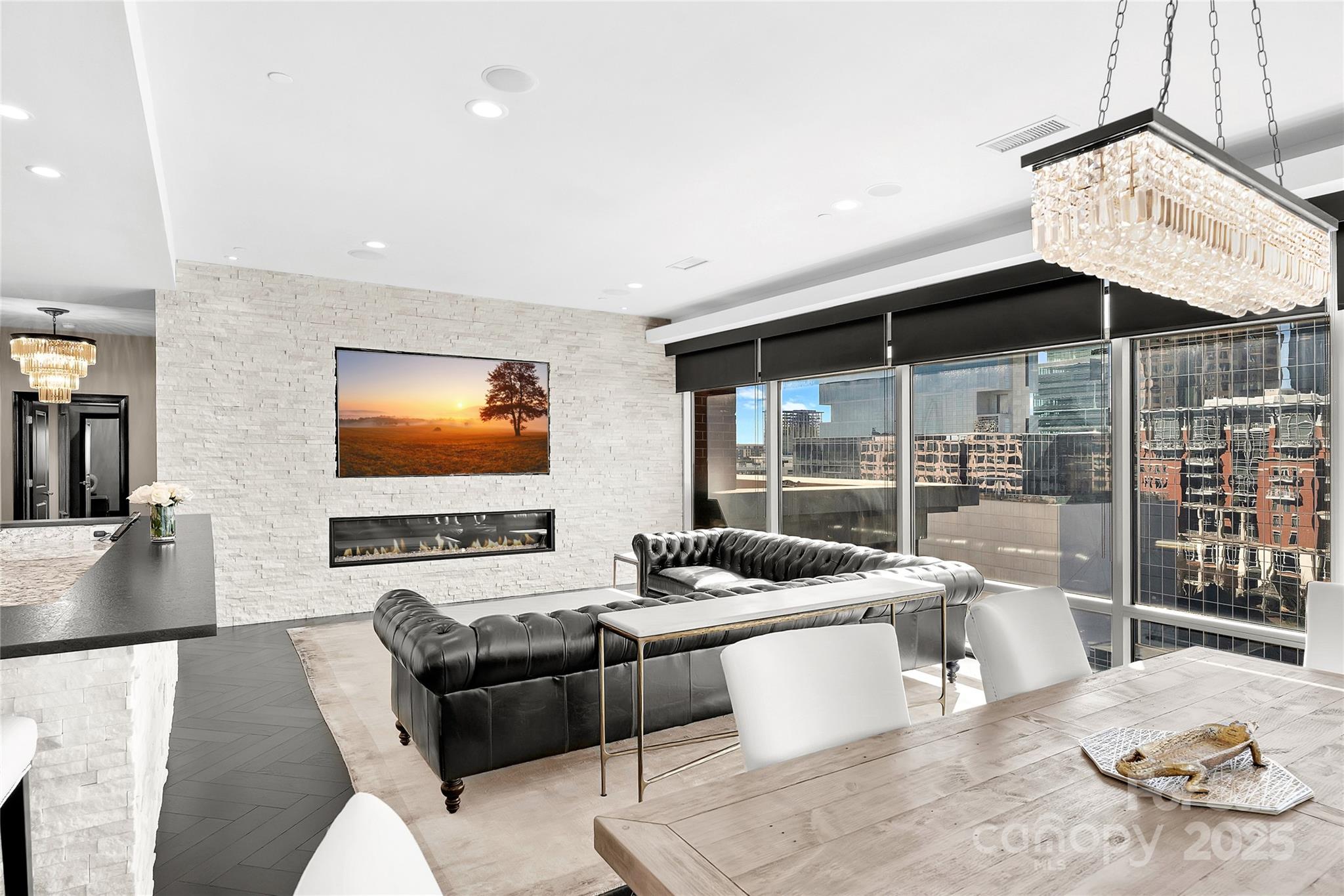 435 S Tryon Street Property Photo 14