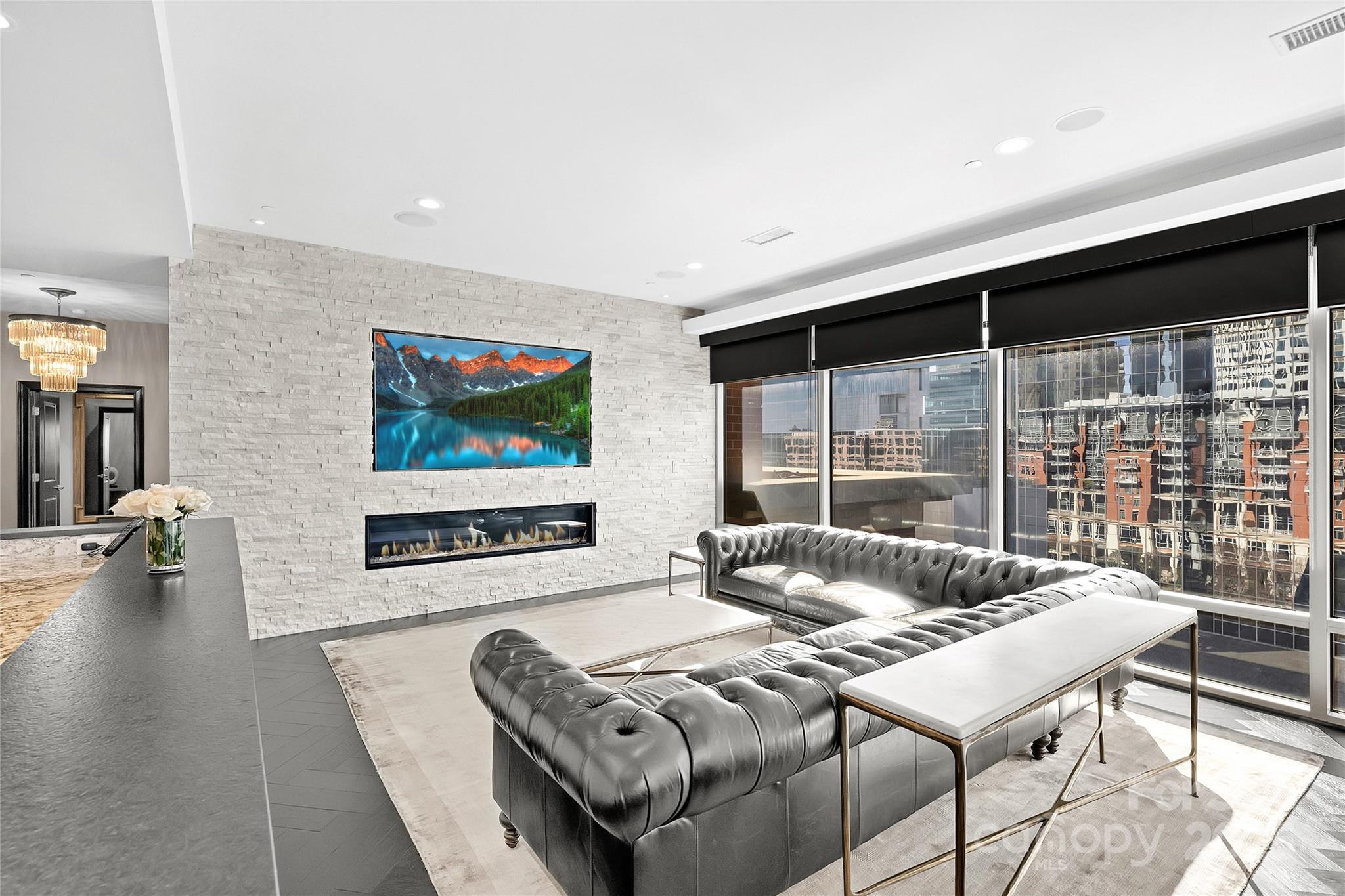 435 S Tryon Street Property Photo 15