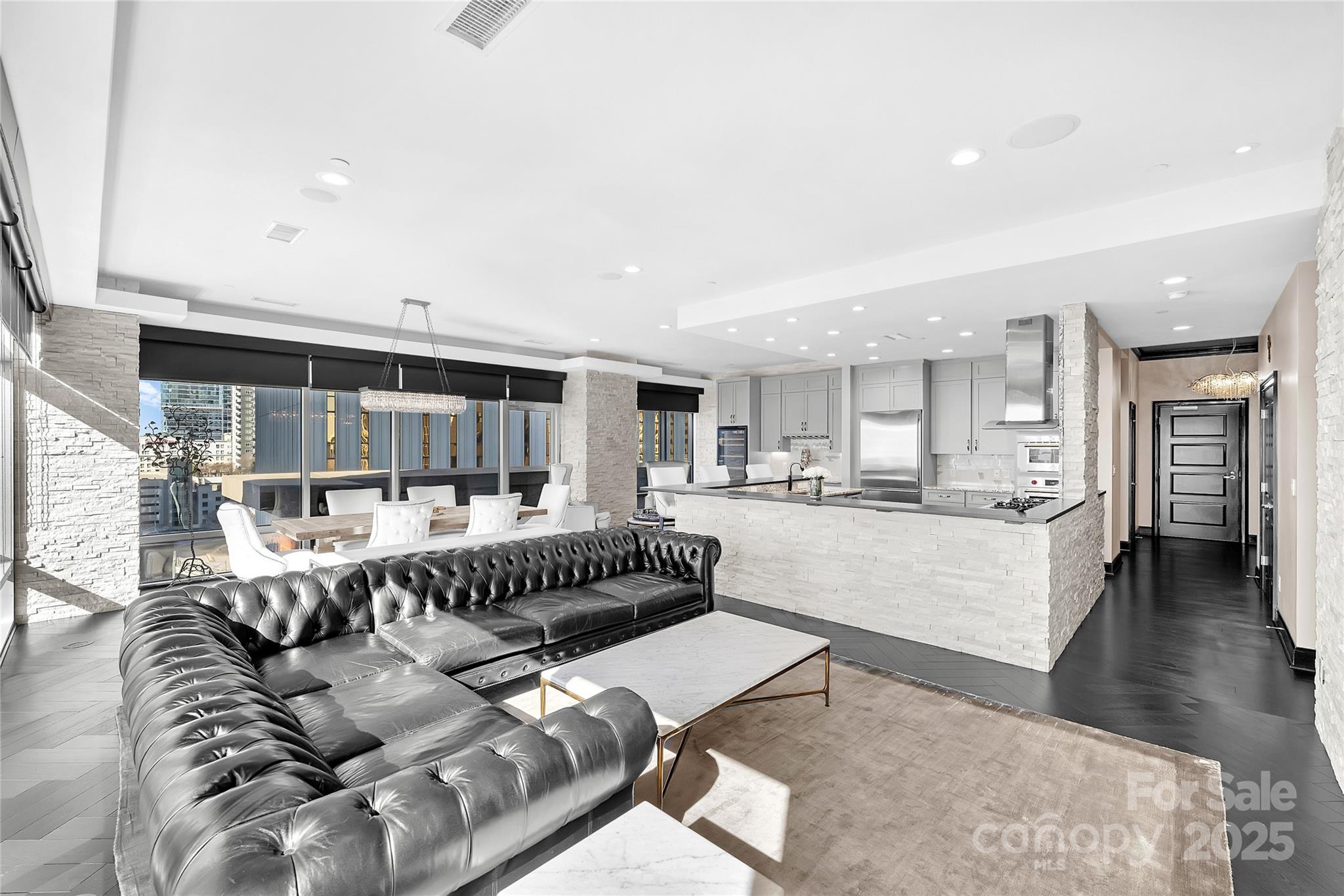 435 S Tryon Street Property Photo 18