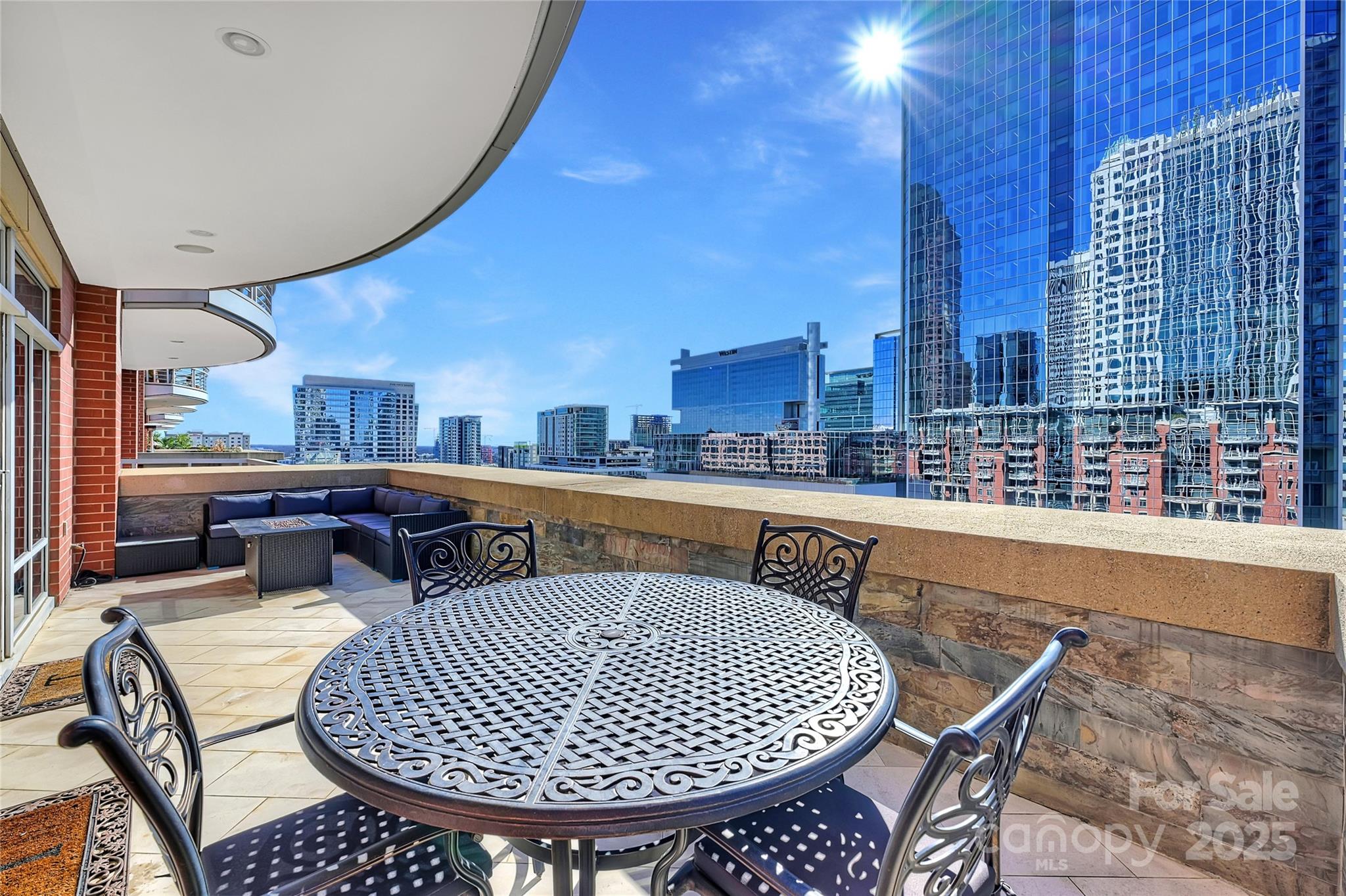 435 S Tryon Street Property Photo 28