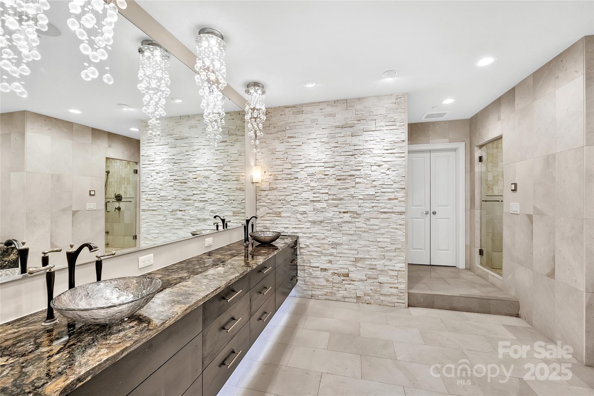 435 S Tryon Street Property Photo 34