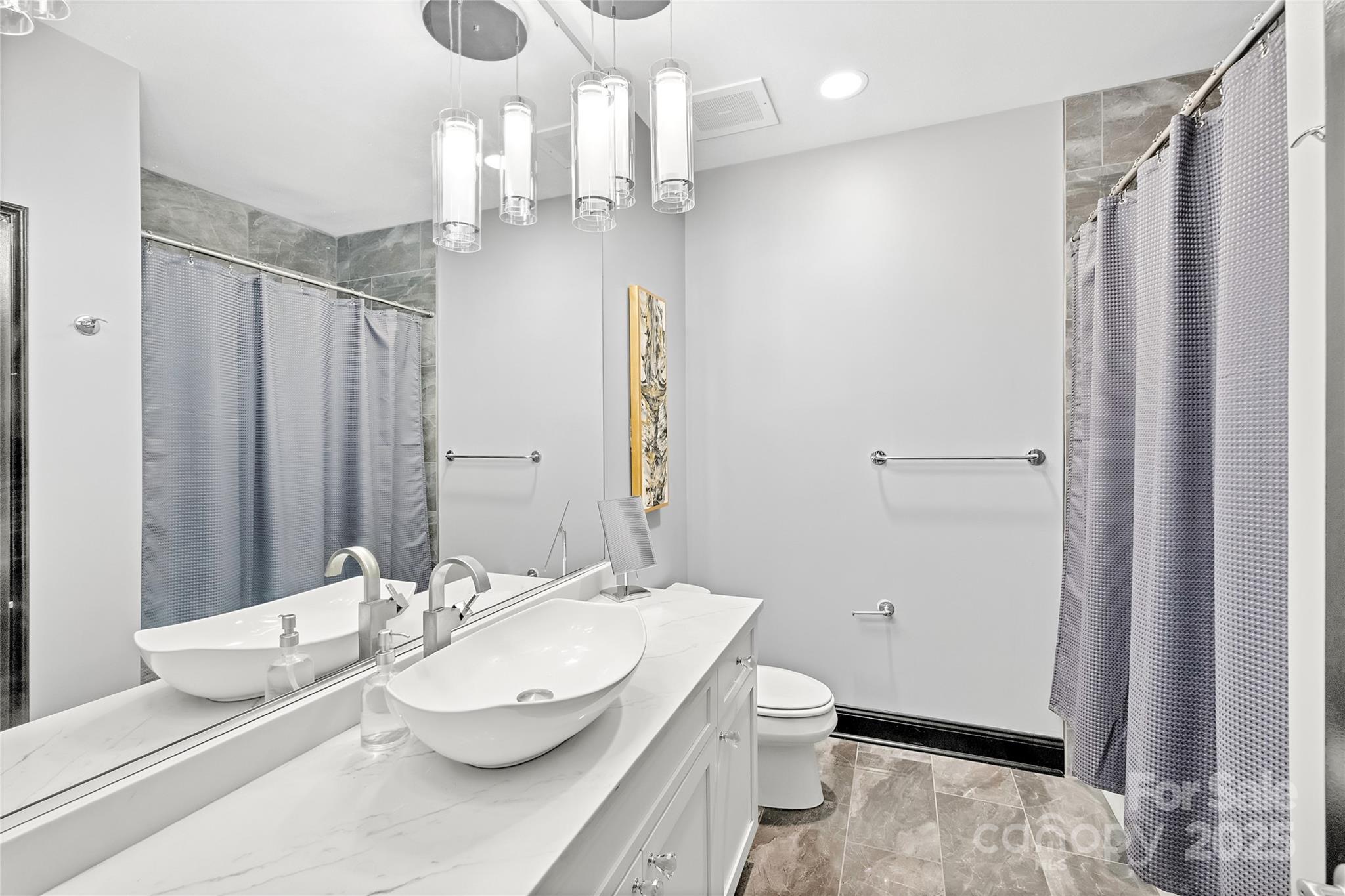 435 S Tryon Street Property Photo 40