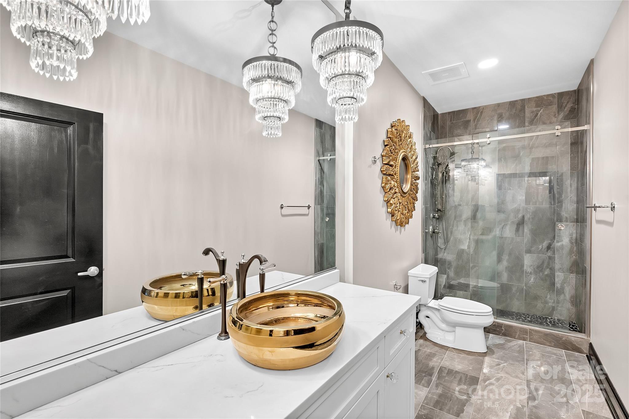 435 S Tryon Street Property Photo 43