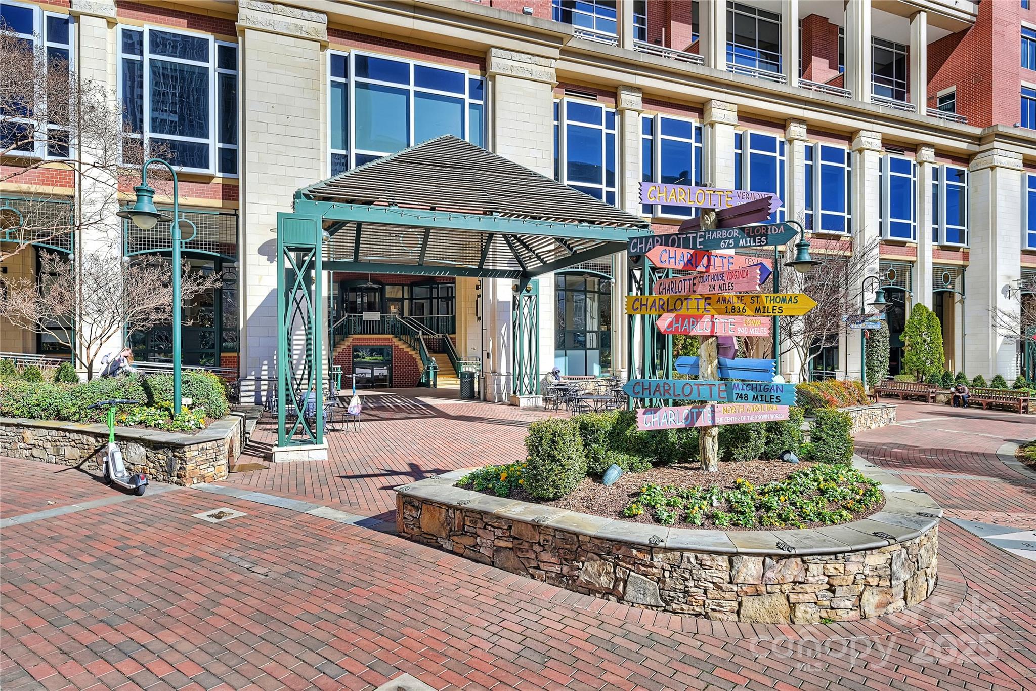 435 S Tryon Street Property Photo 45