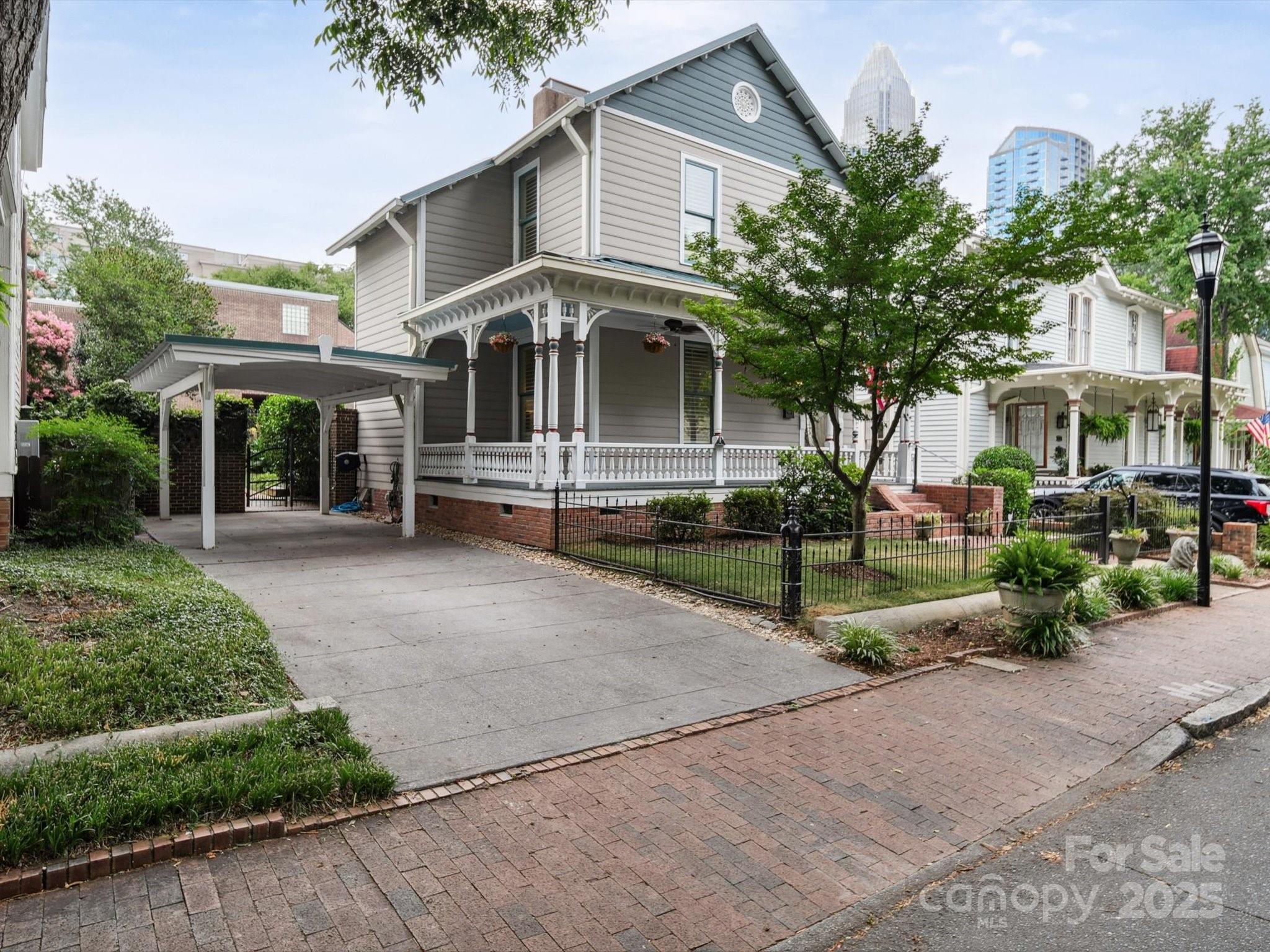 424 N Poplar Street Property Photo 1
