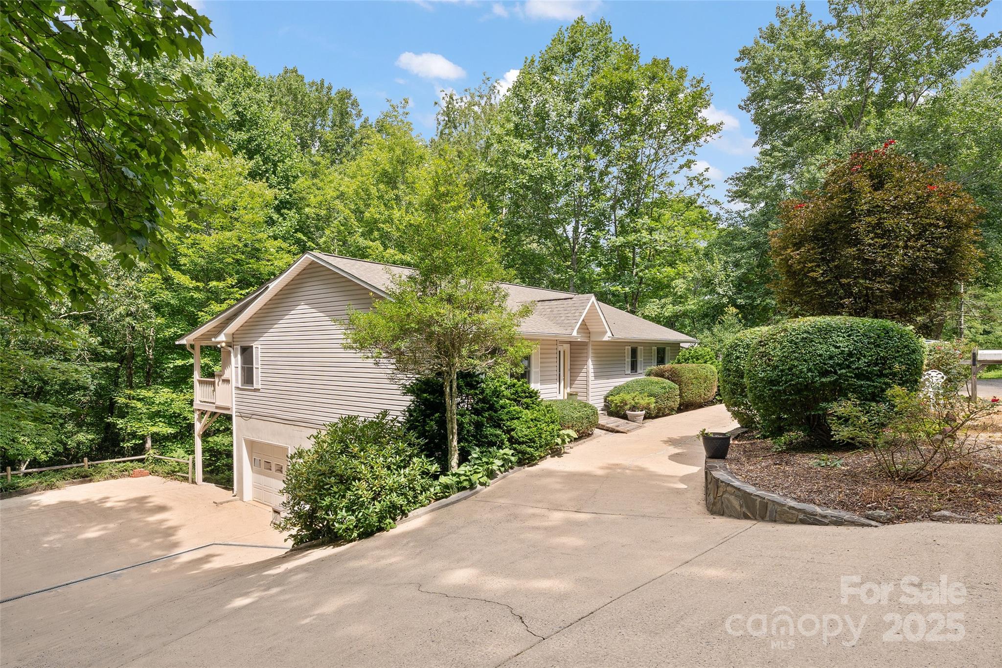 280 Crescent Drive Property Photo 1
