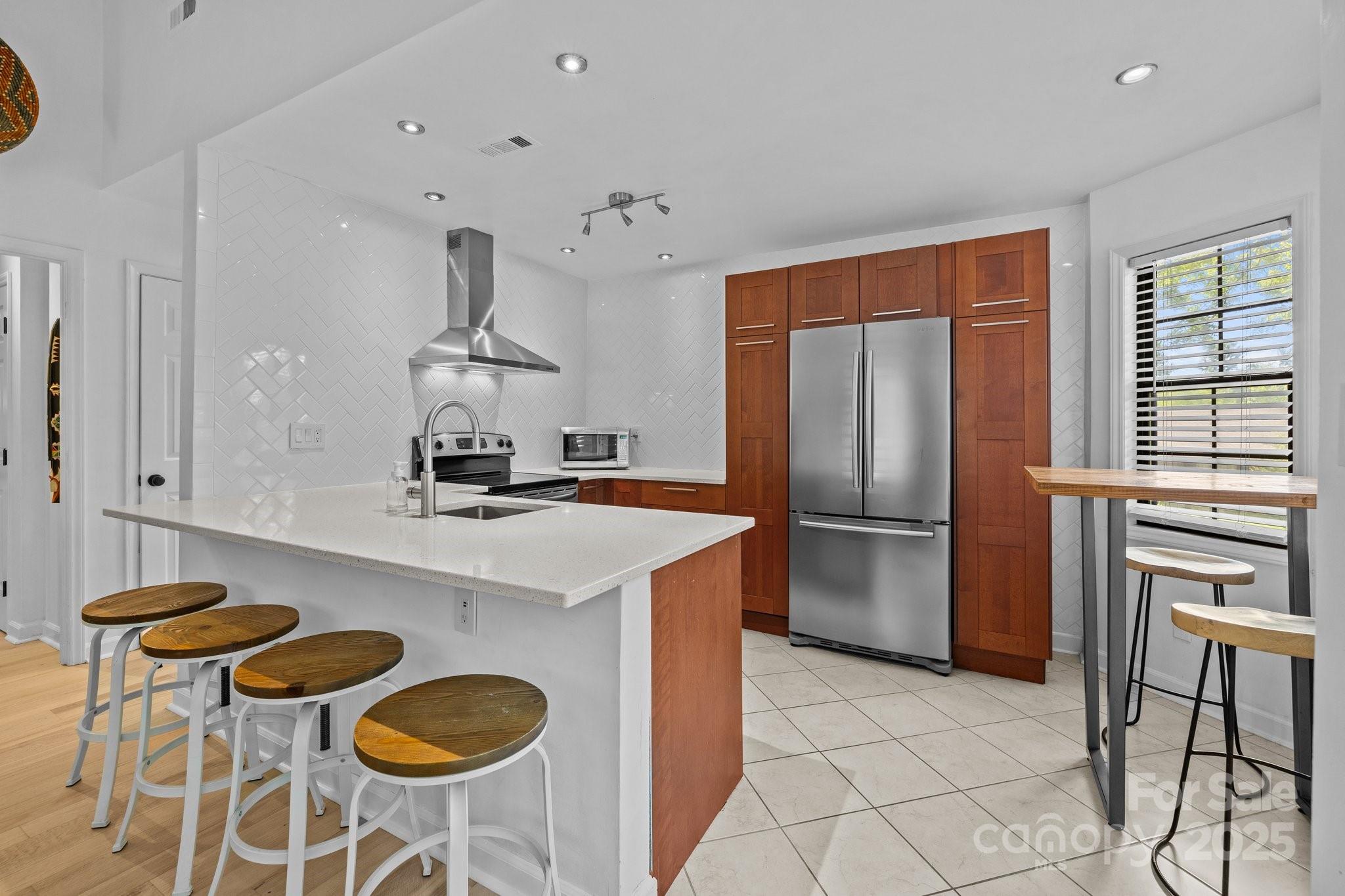 498 Glory Court Property Photo 1