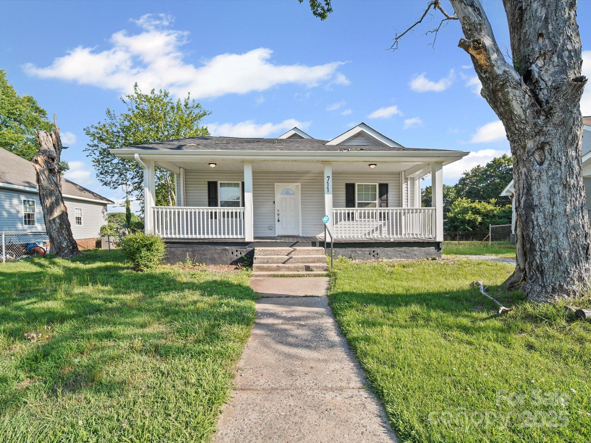 711 1st Rainbow Street Property Photo 1