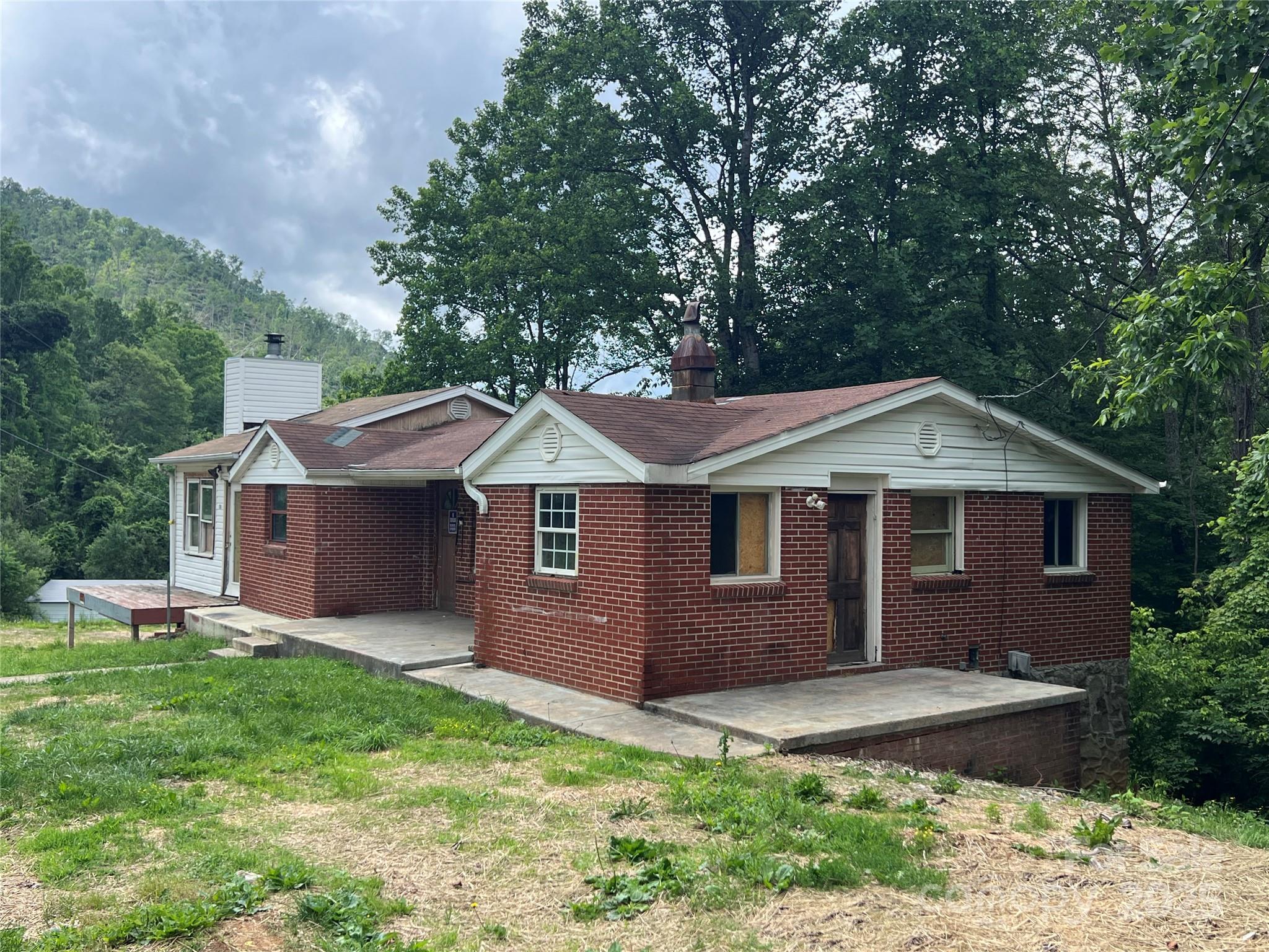 988 N Fork Road Property Photo 1