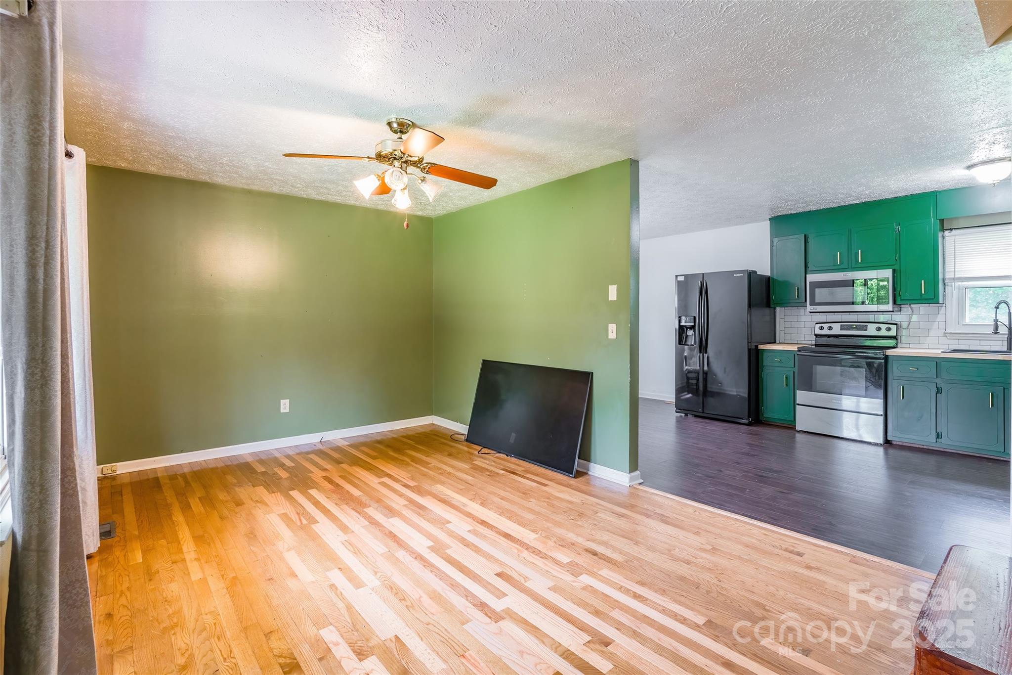 2675 Tablerock Road Property Photo 3