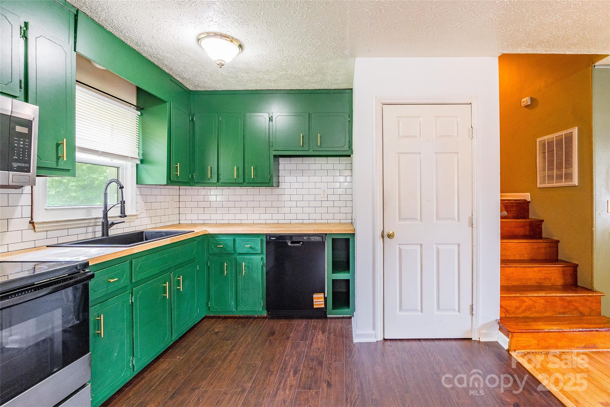 2675 Tablerock Road Property Photo 7
