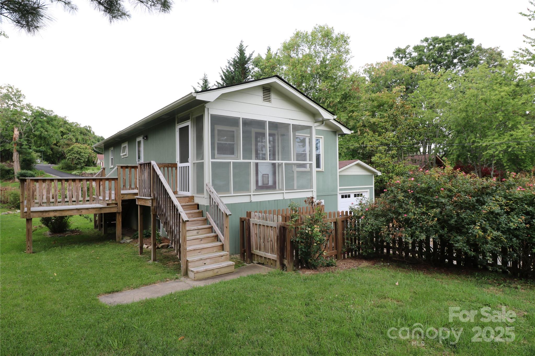 9 Oakland Street Property Photo 1