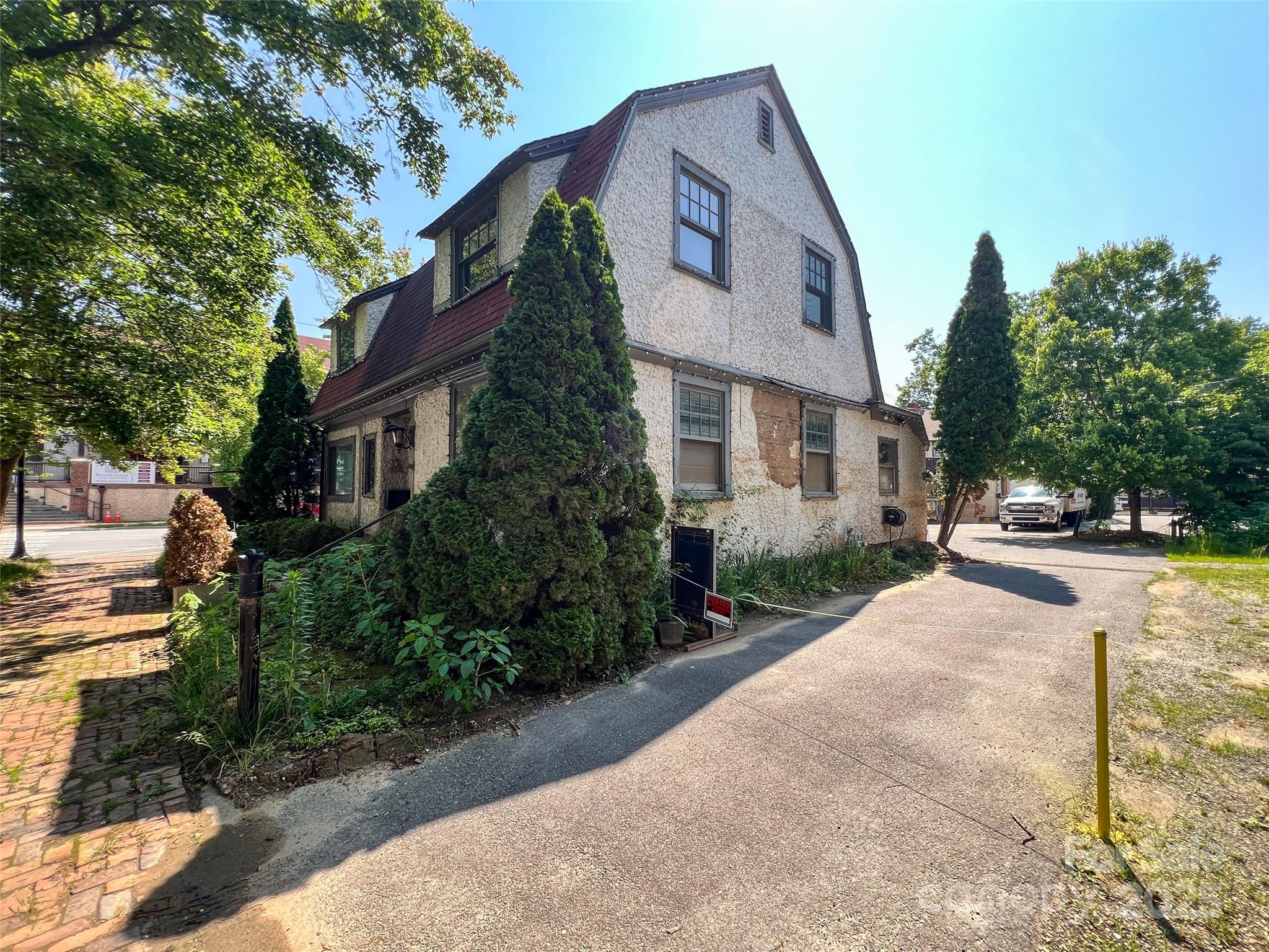 1 Swan Street Property Photo 10