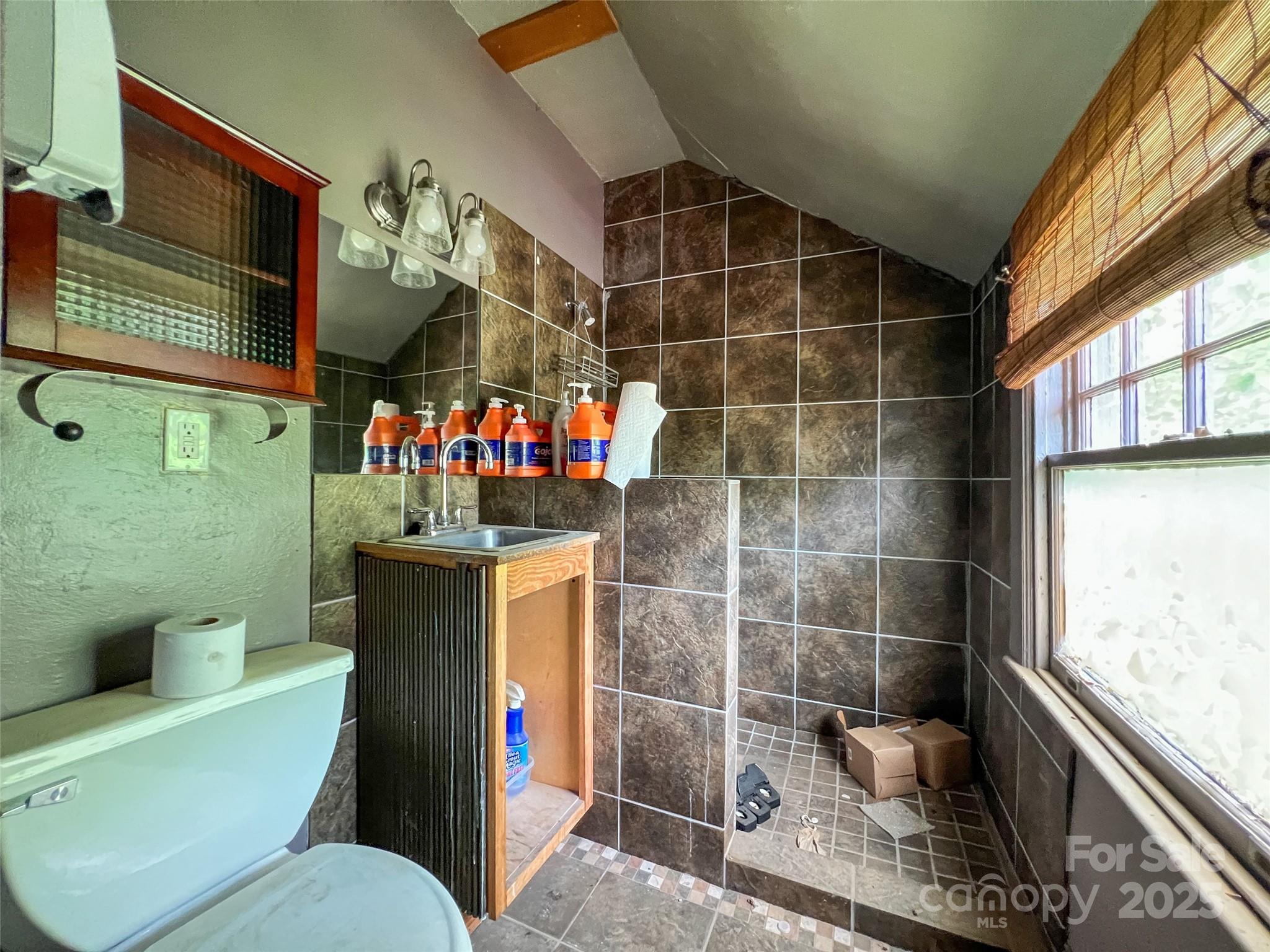 1 Swan Street Property Photo 35