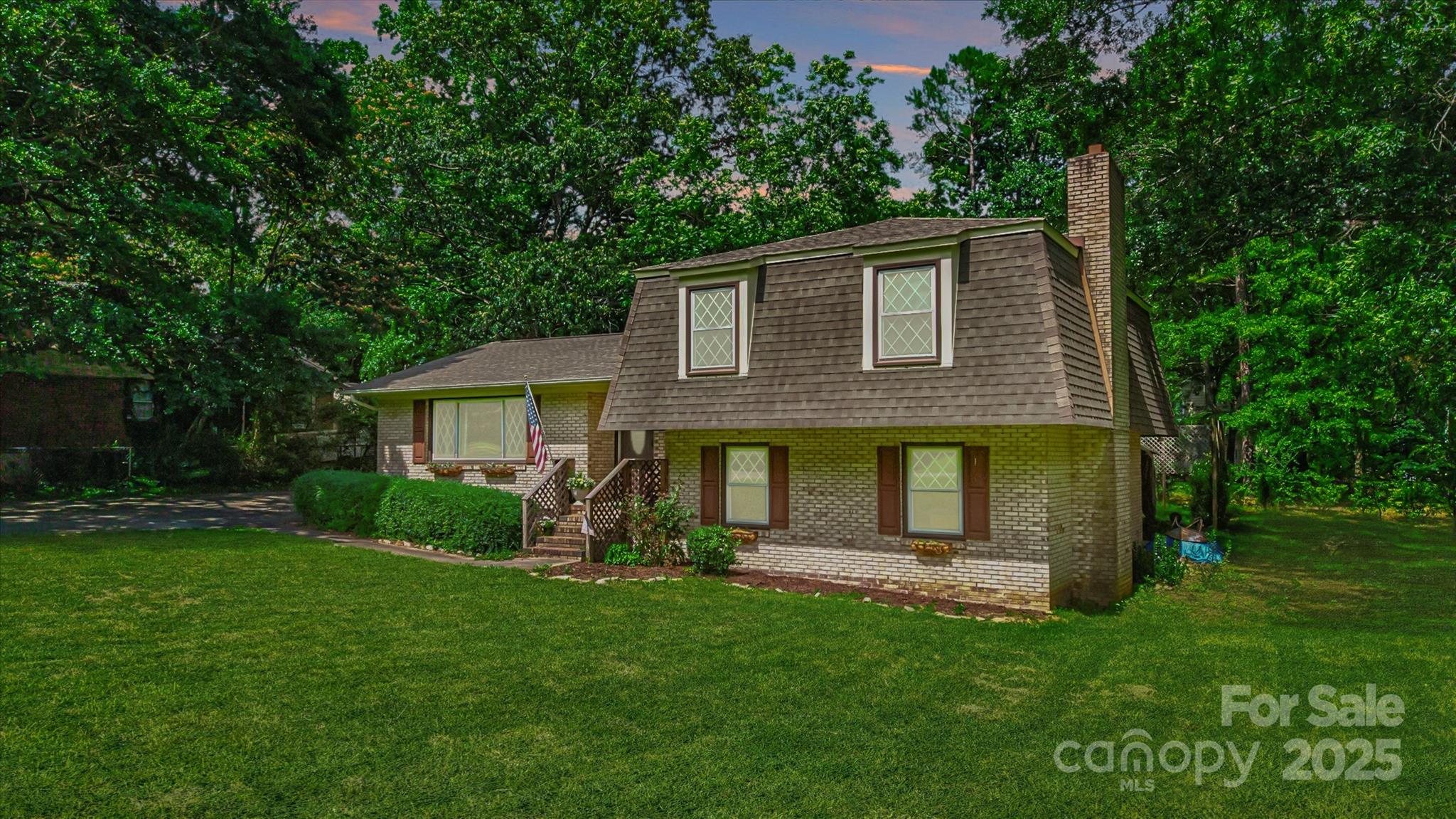 121 Pelham Lane Property Photo 1