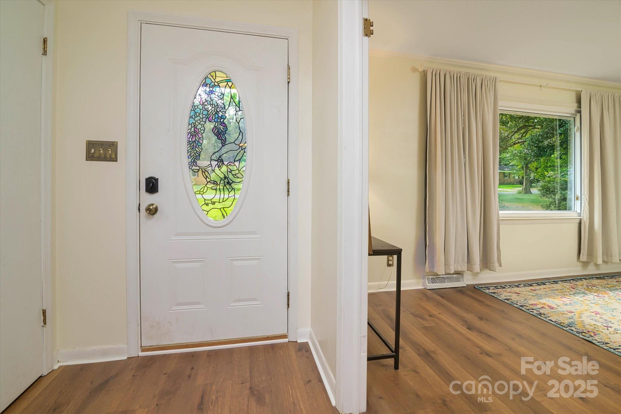 121 Pelham Lane Property Photo 3