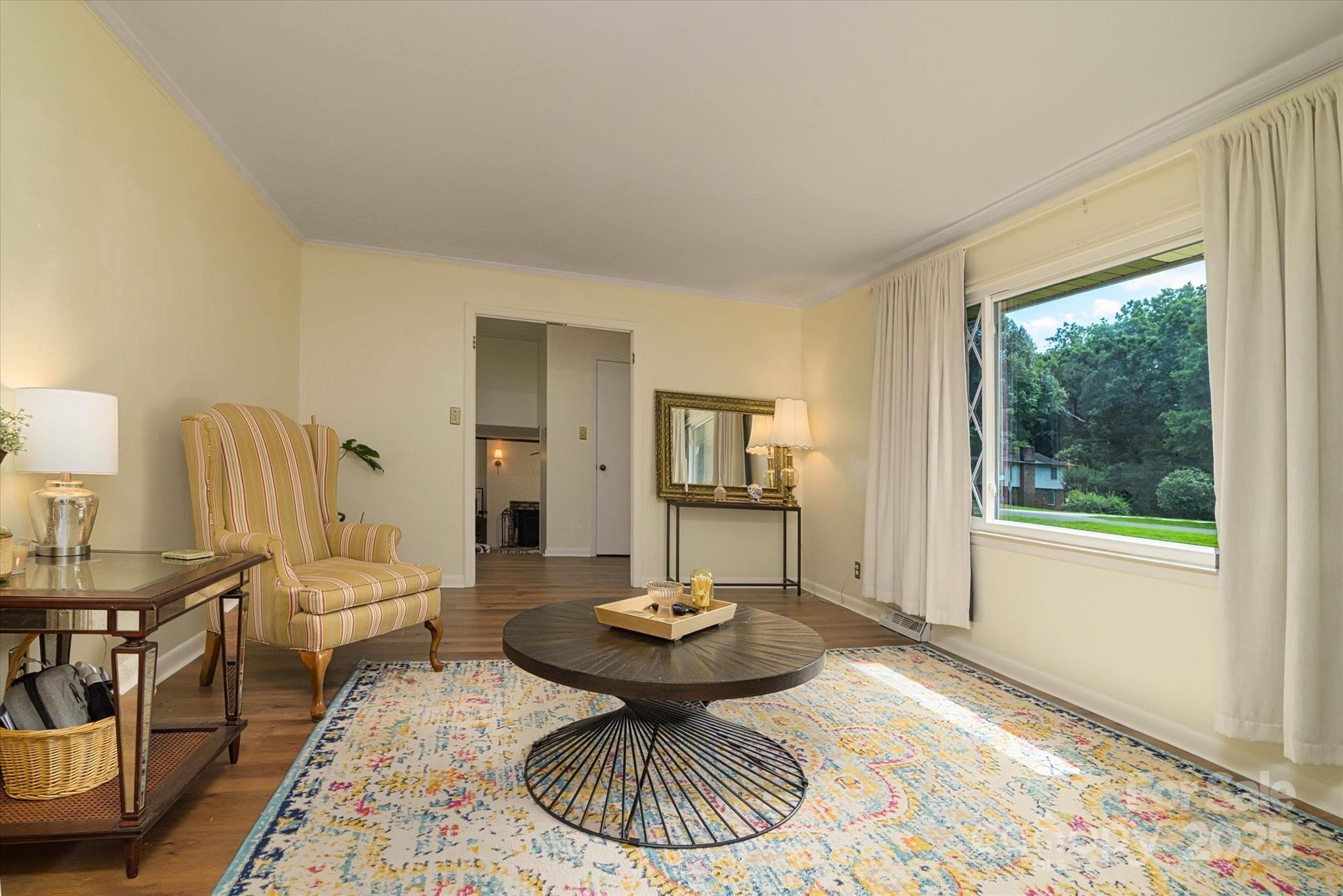 121 Pelham Lane Property Photo 5