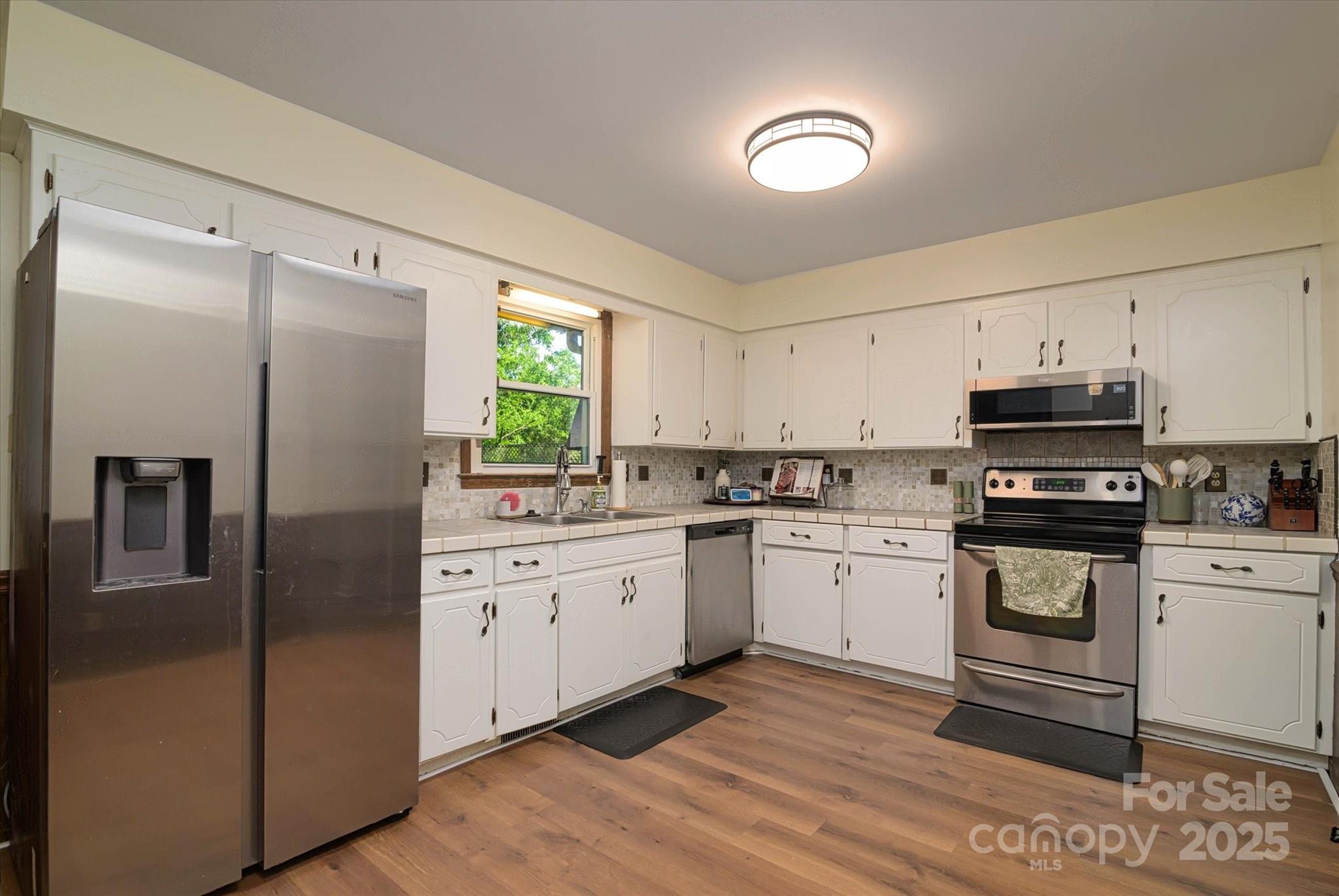 121 Pelham Lane Property Photo 9