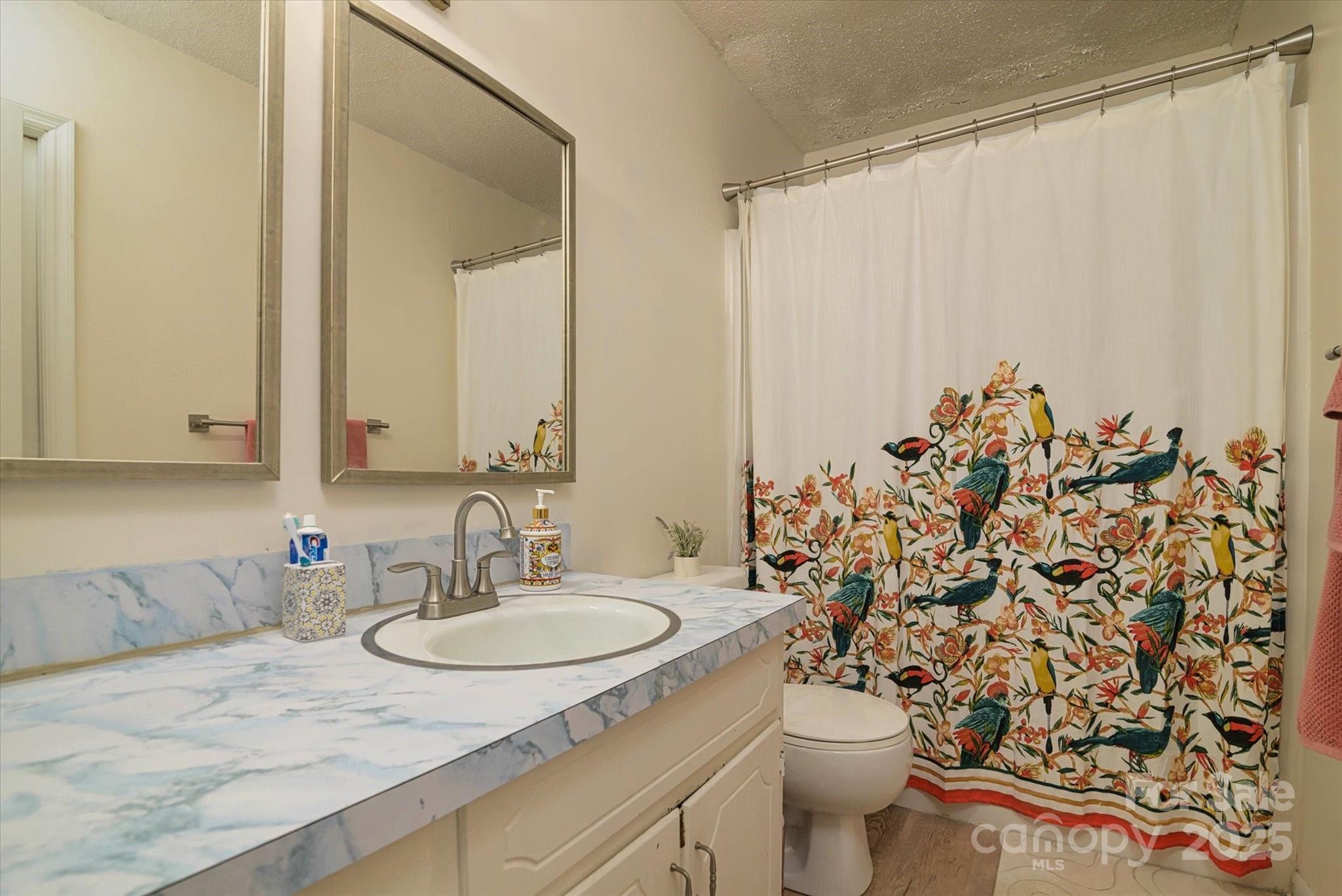 121 Pelham Lane Property Photo 16