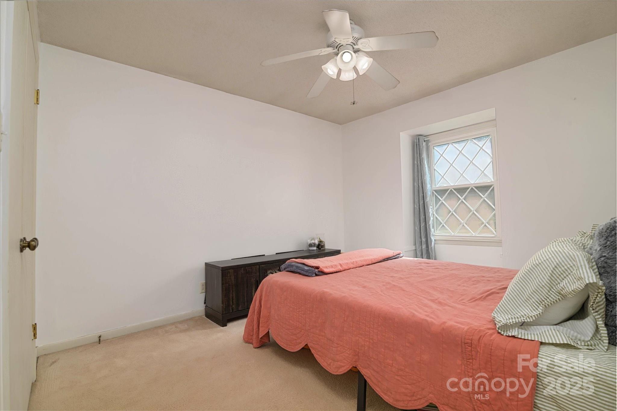 121 Pelham Lane Property Photo 20