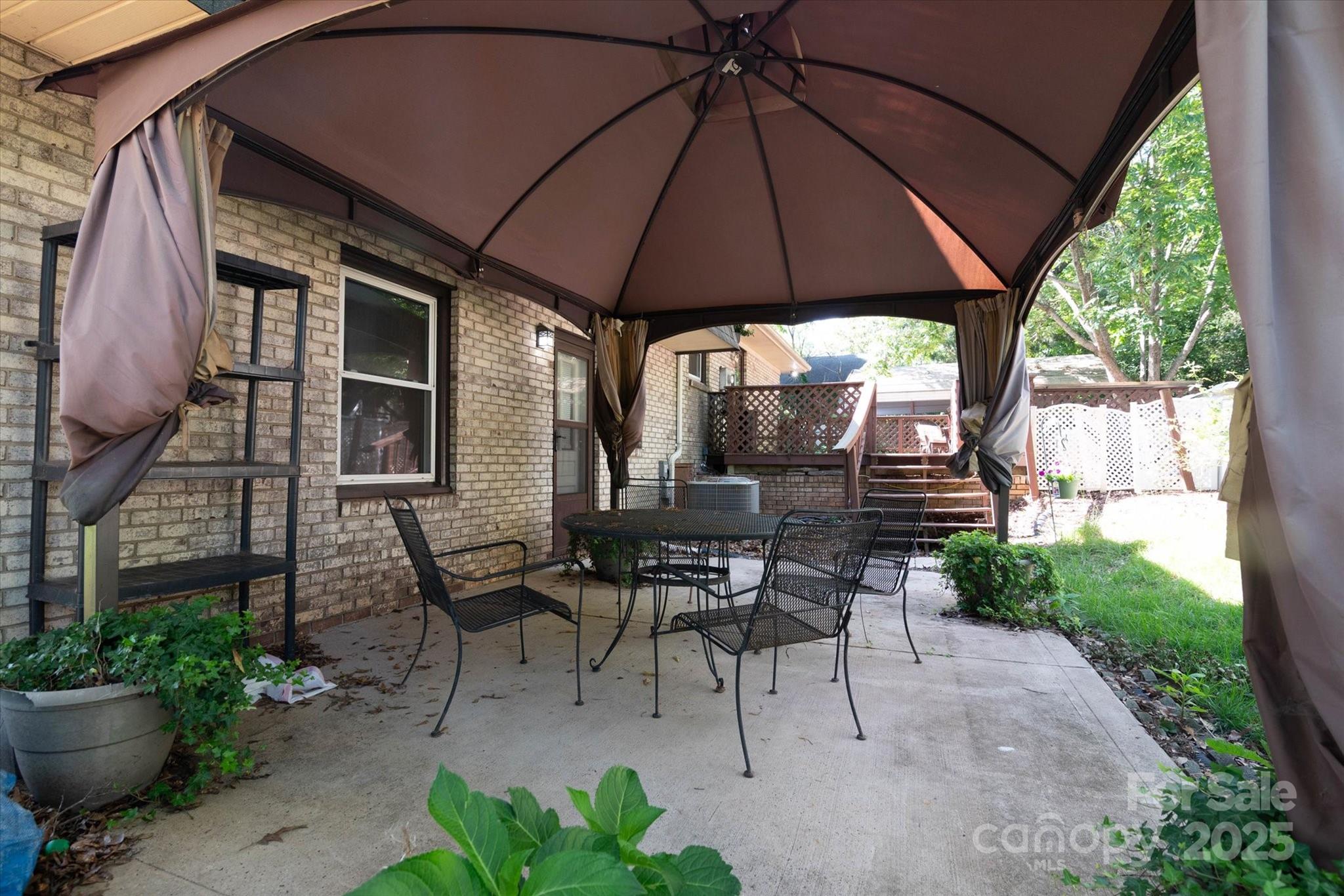 121 Pelham Lane Property Photo 26