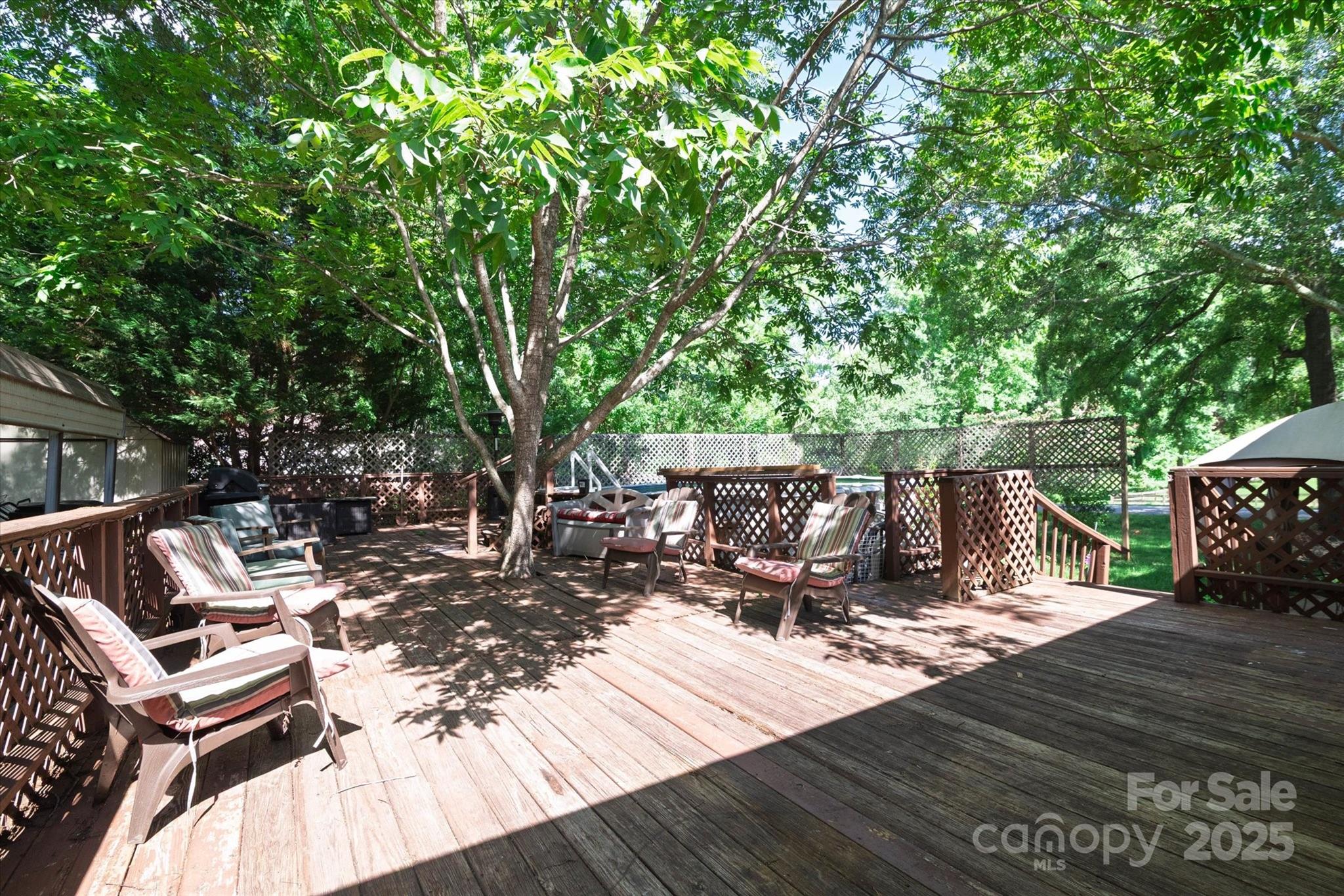 121 Pelham Lane Property Photo 27