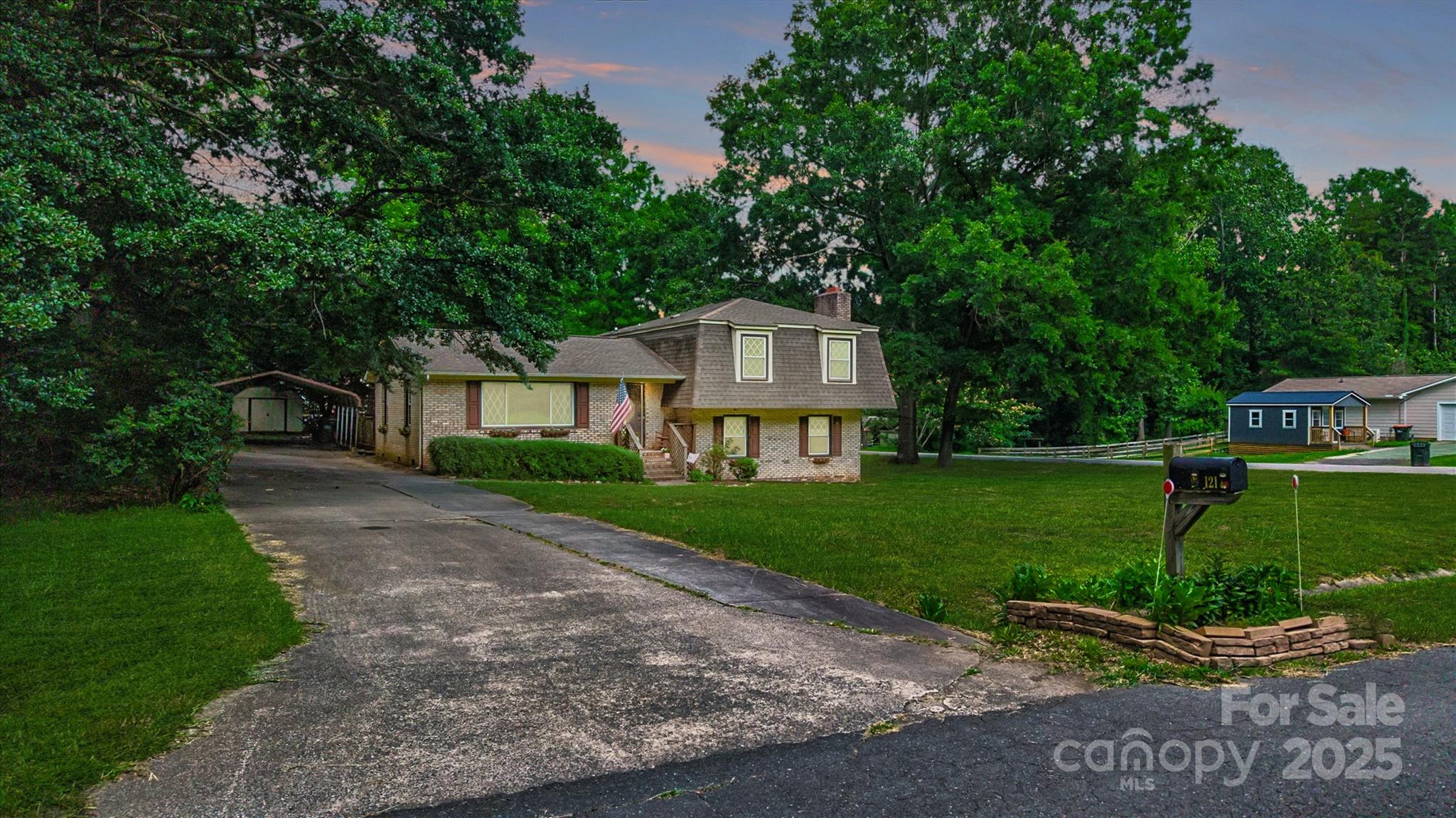 121 Pelham Lane Property Photo 28