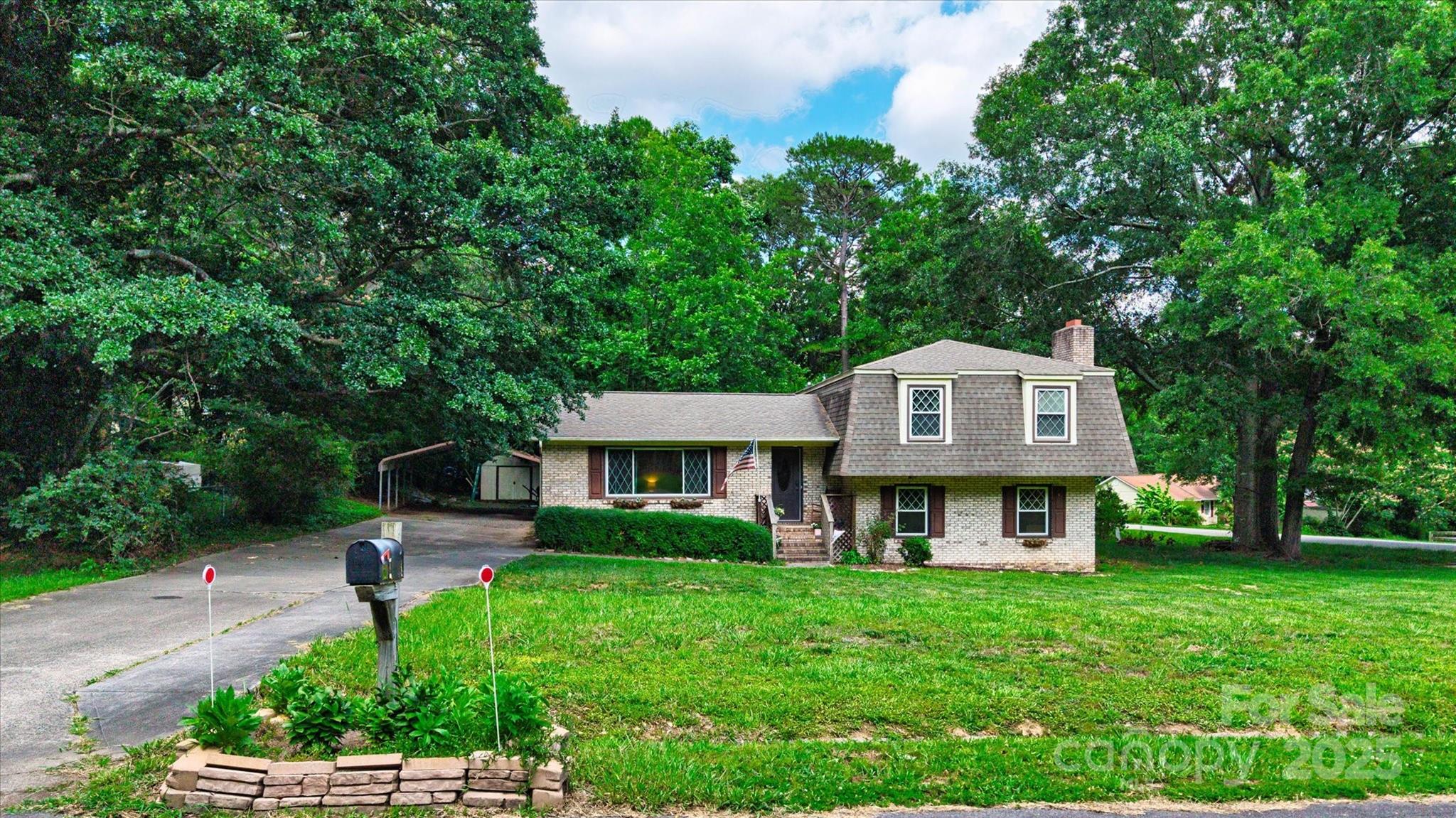 121 Pelham Lane Property Photo 32