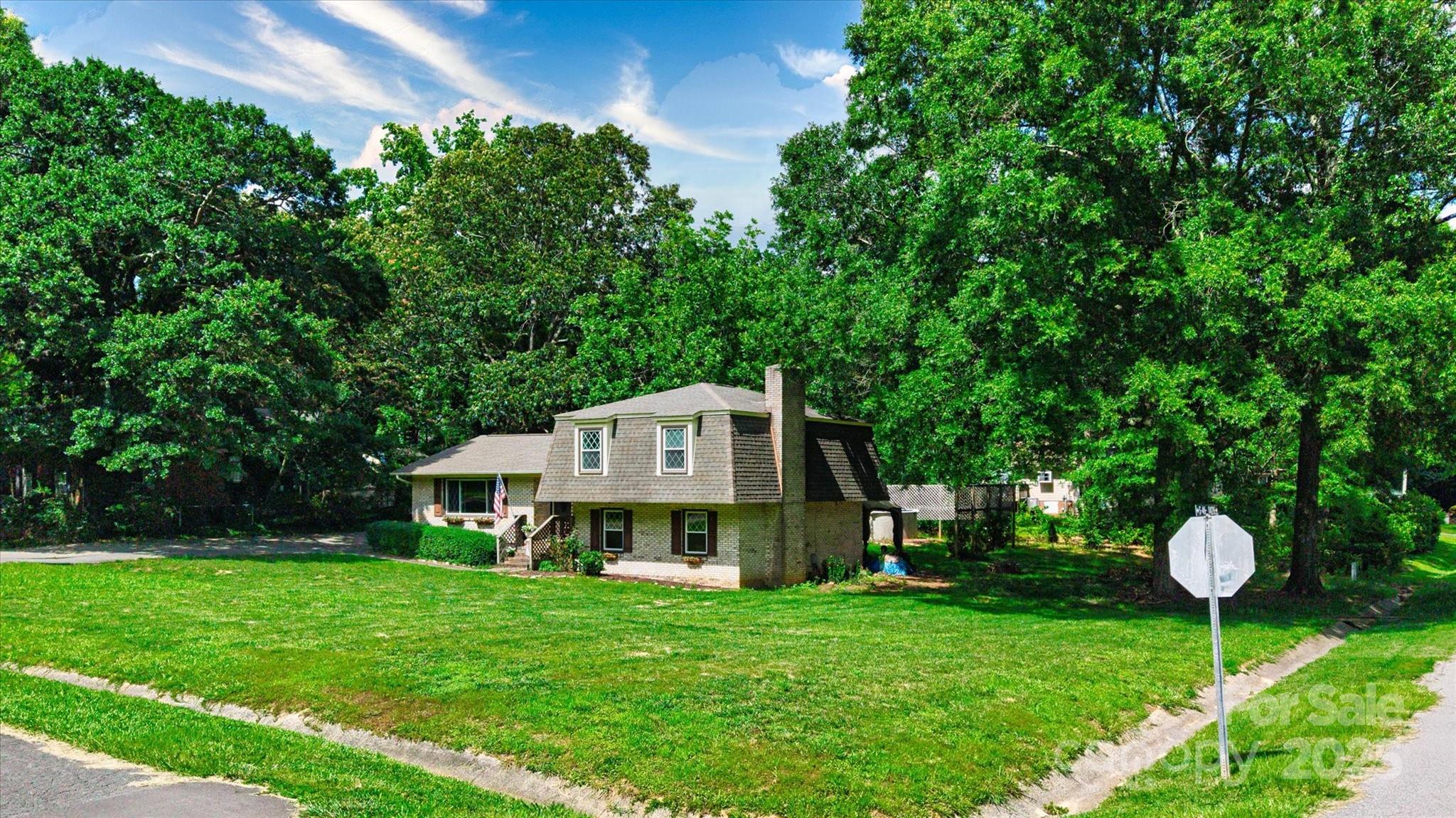 121 Pelham Lane Property Photo 33