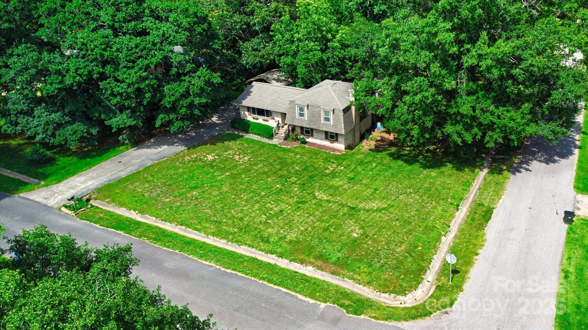 121 Pelham Lane Property Photo 34