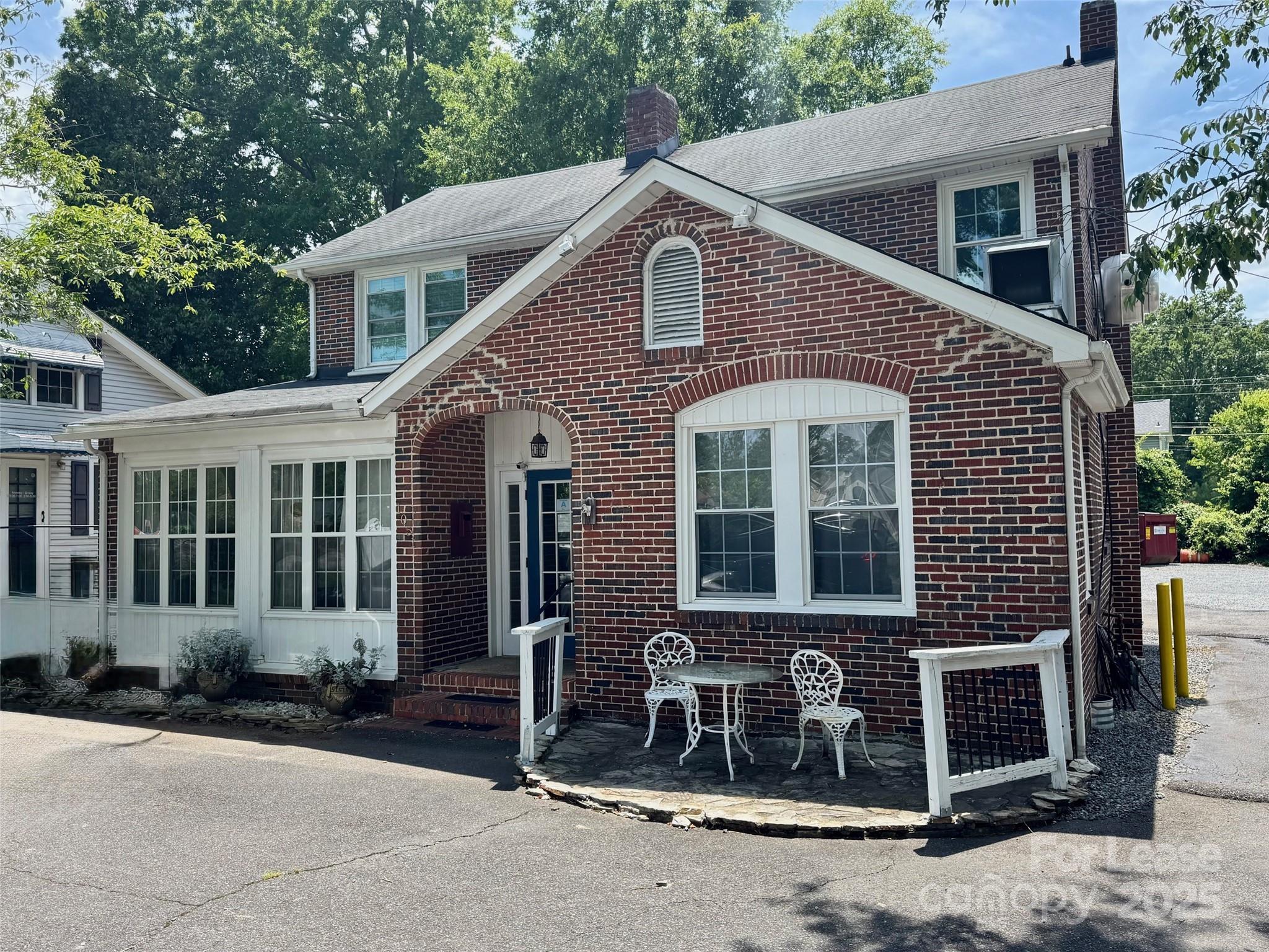1051 Oakland Avenue Property Photo 1