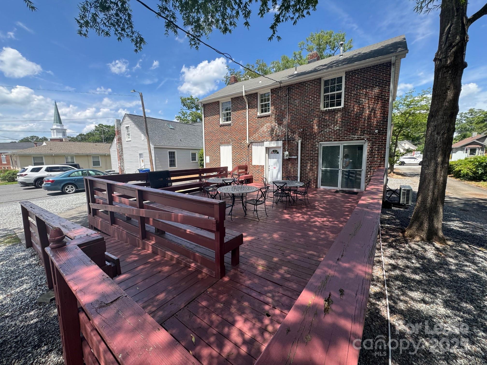 1051 Oakland Avenue Property Photo 2