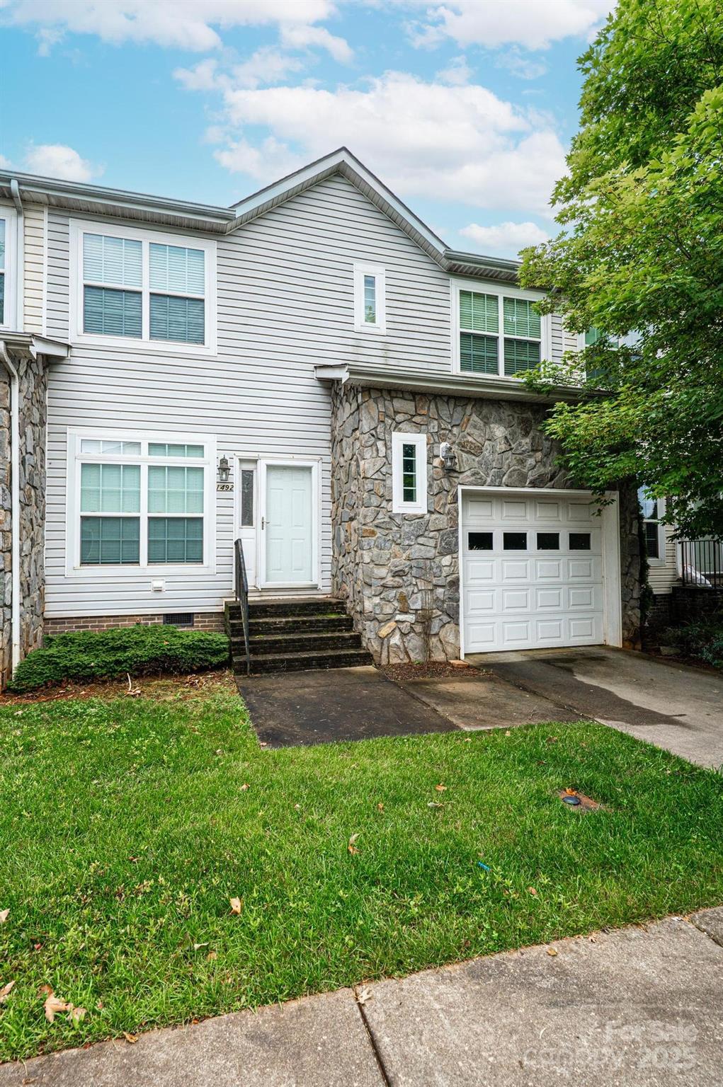 1492 Mulberry Ridge Drive Property Photo 3