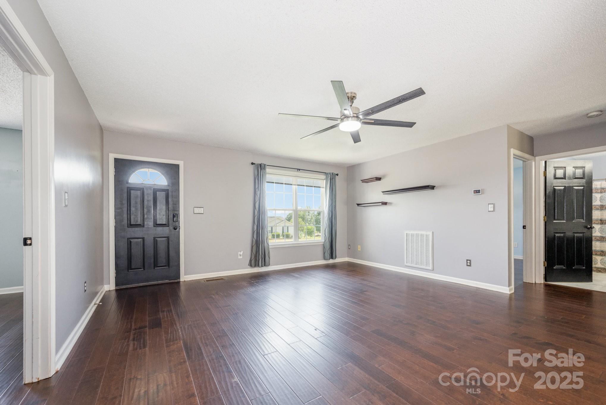 2070 Rocketts Way Property Photo 6