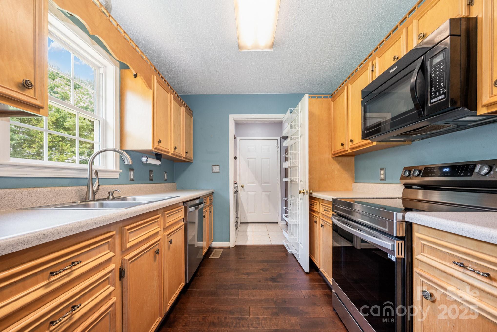 2070 Rocketts Way Property Photo 8