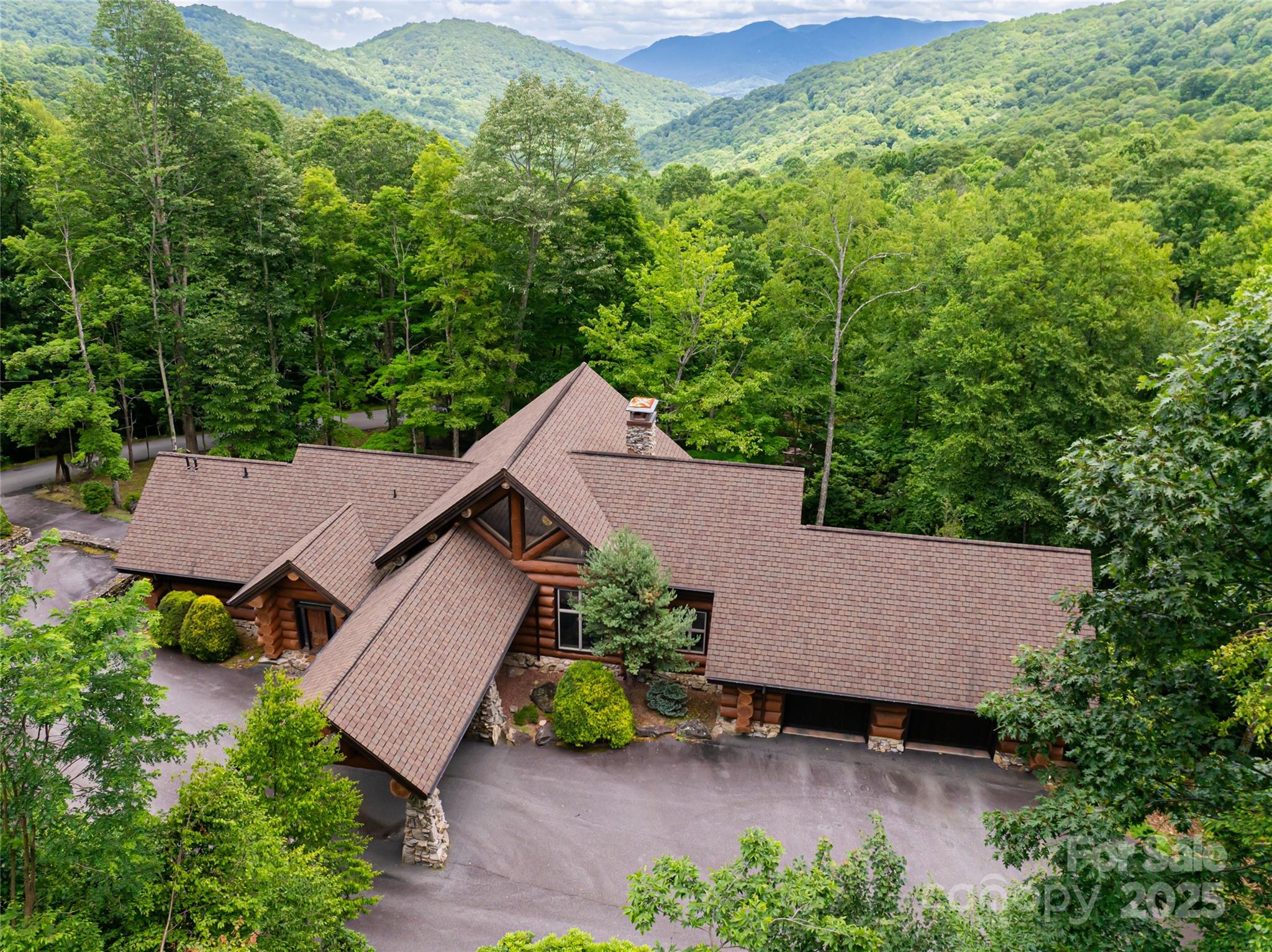 303 Flying Hawk Trail Property Photo 2