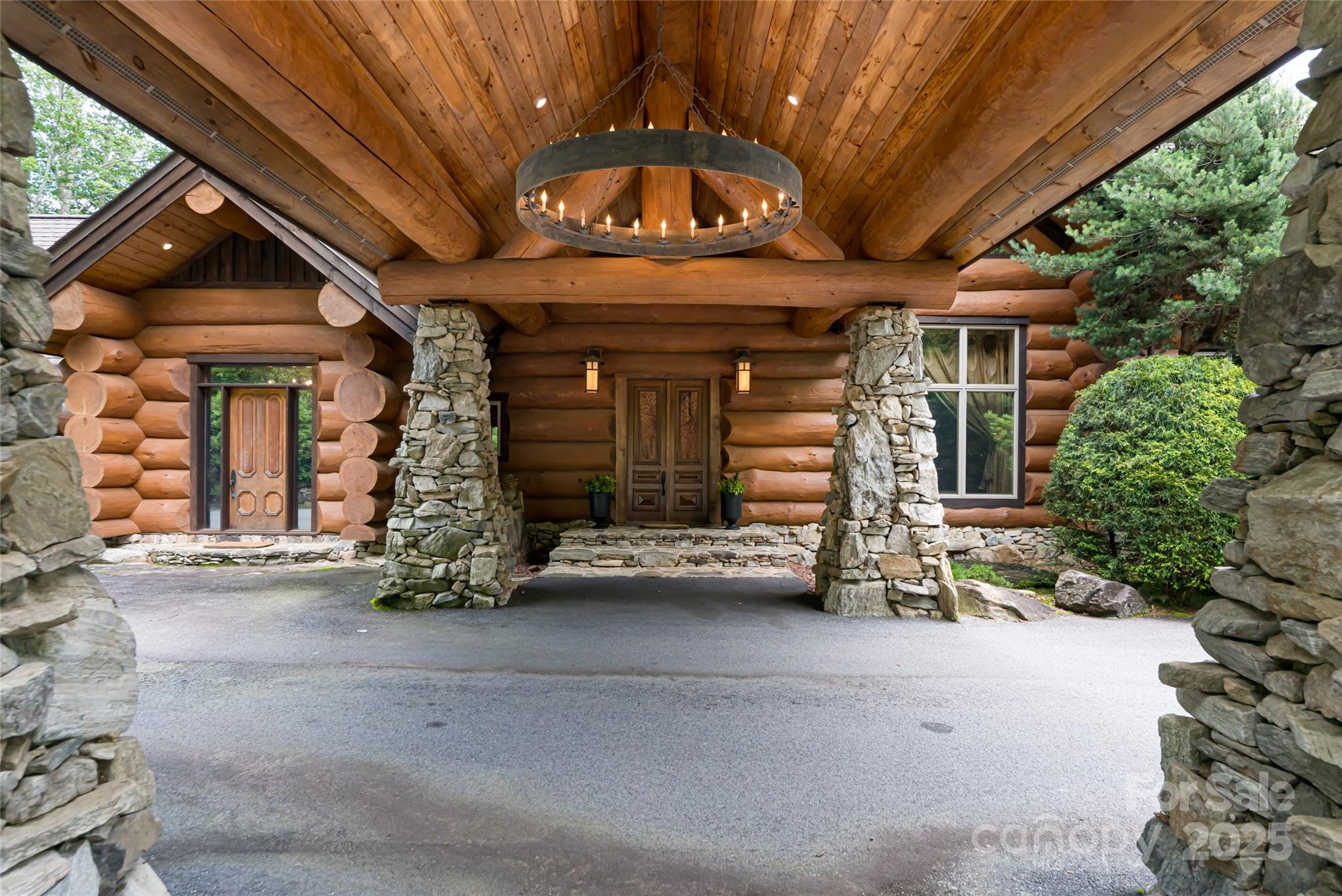 303 Flying Hawk Trail Property Photo 9