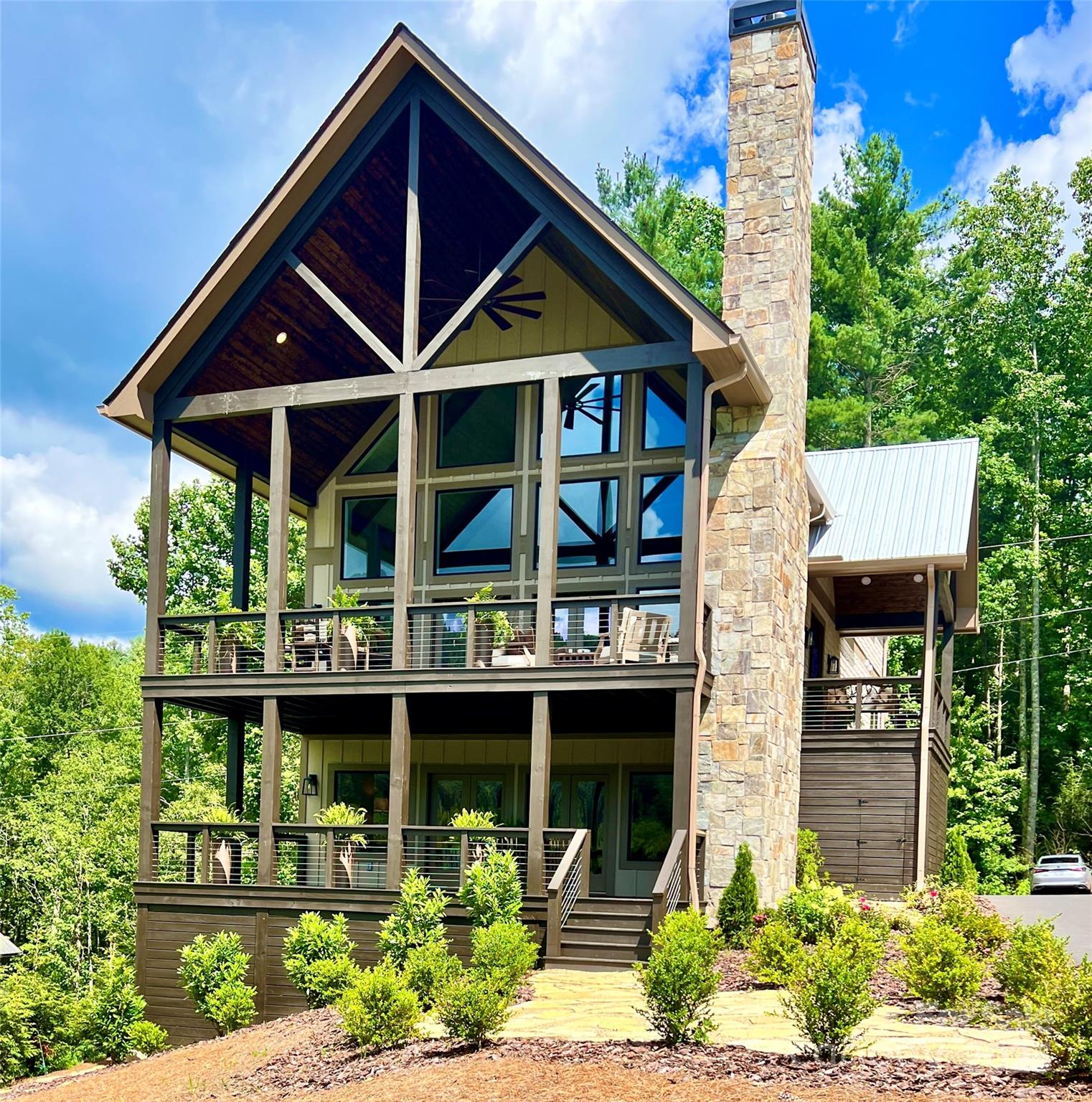 207 Comanche Road Property Photo 1