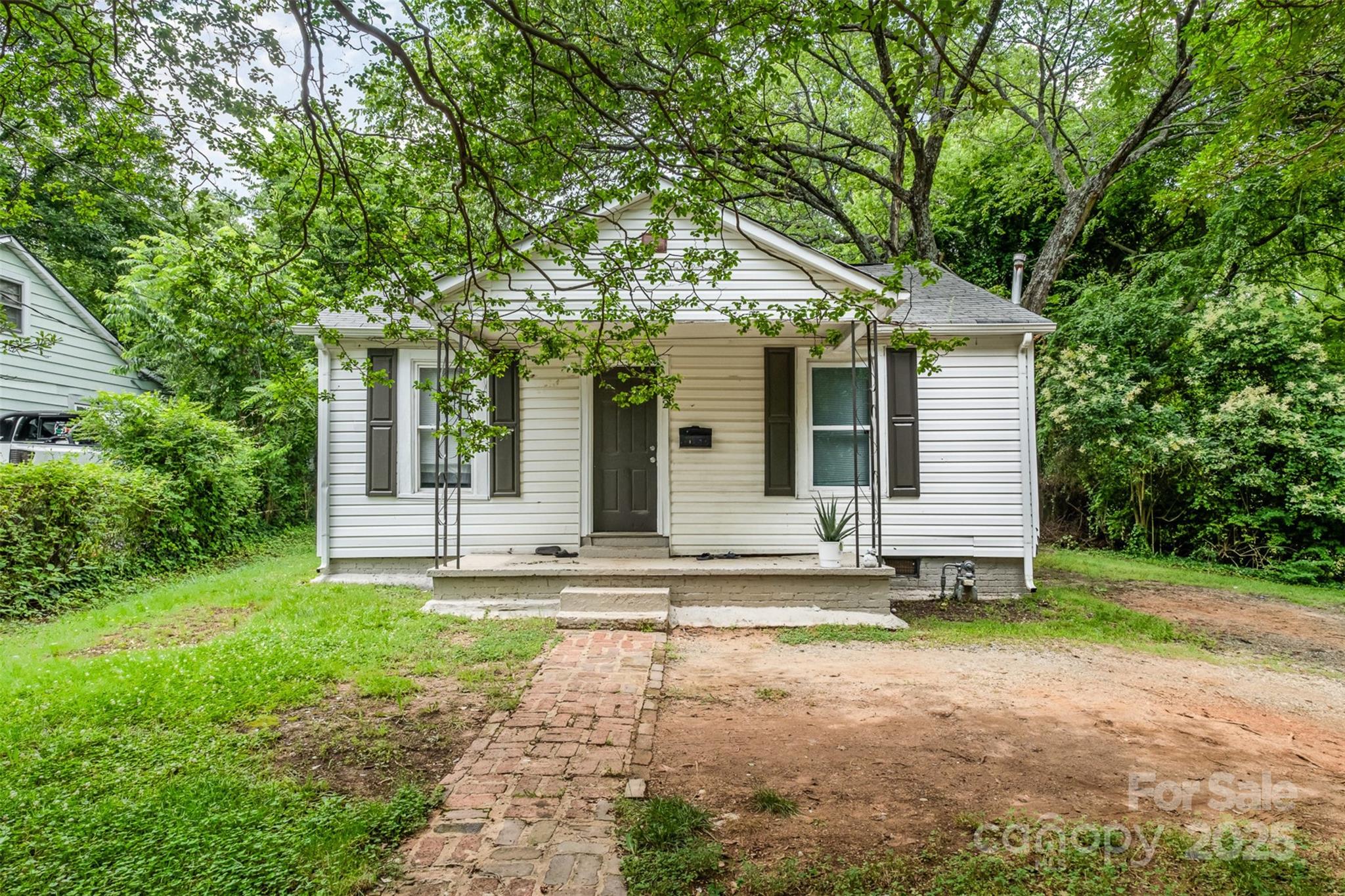 2312 Tate Street Property Photo 3