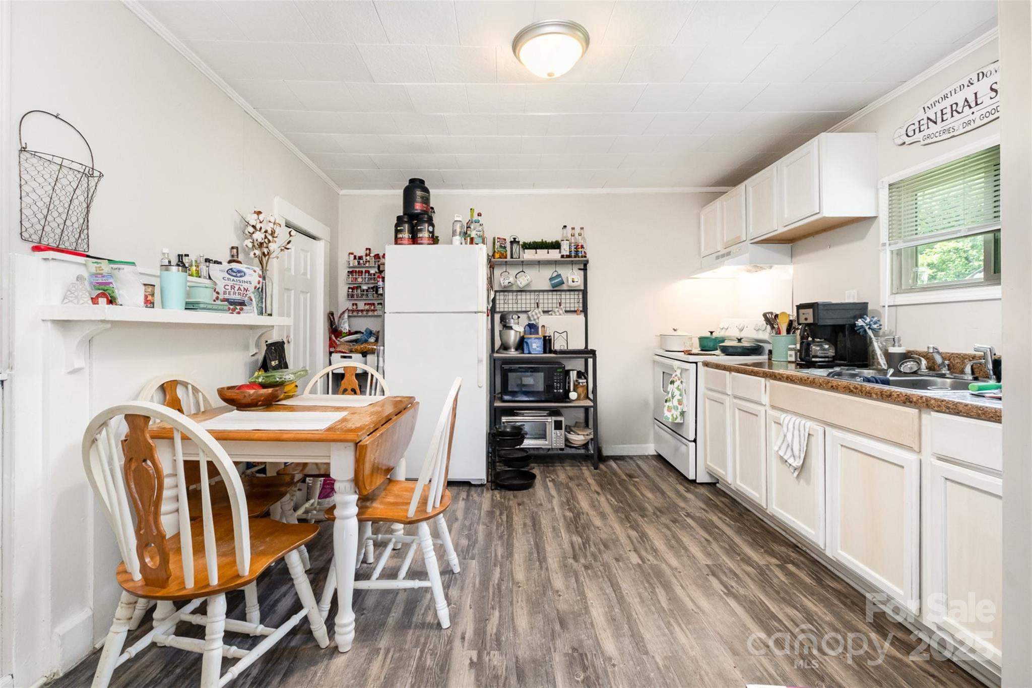 2312 Tate Street Property Photo 13