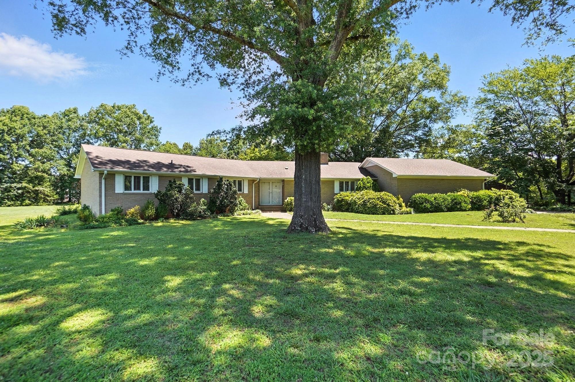 13909 Idlewild Road Property Photo 1