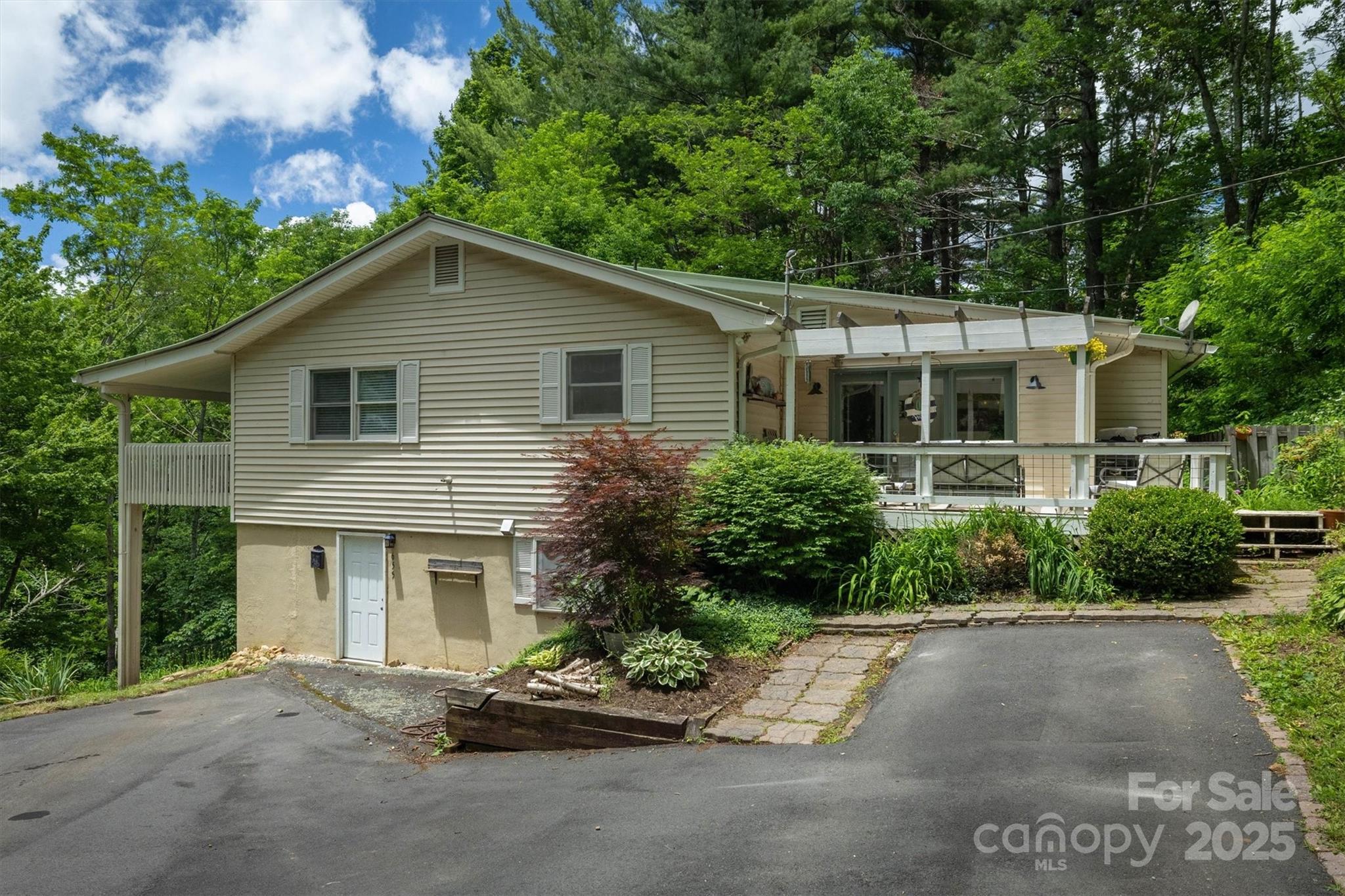 665 Will Robbins Lane Property Photo 1