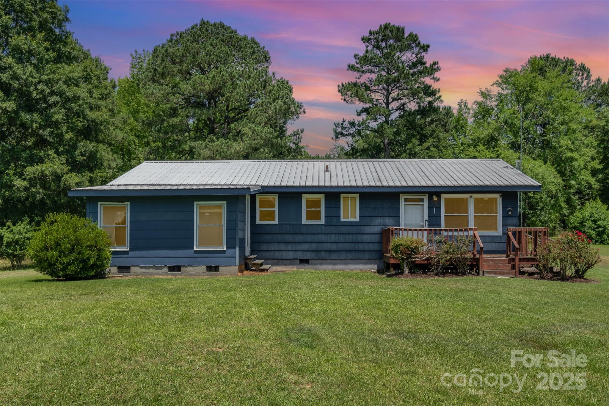 1043 Sid Davis Road Property Photo 1