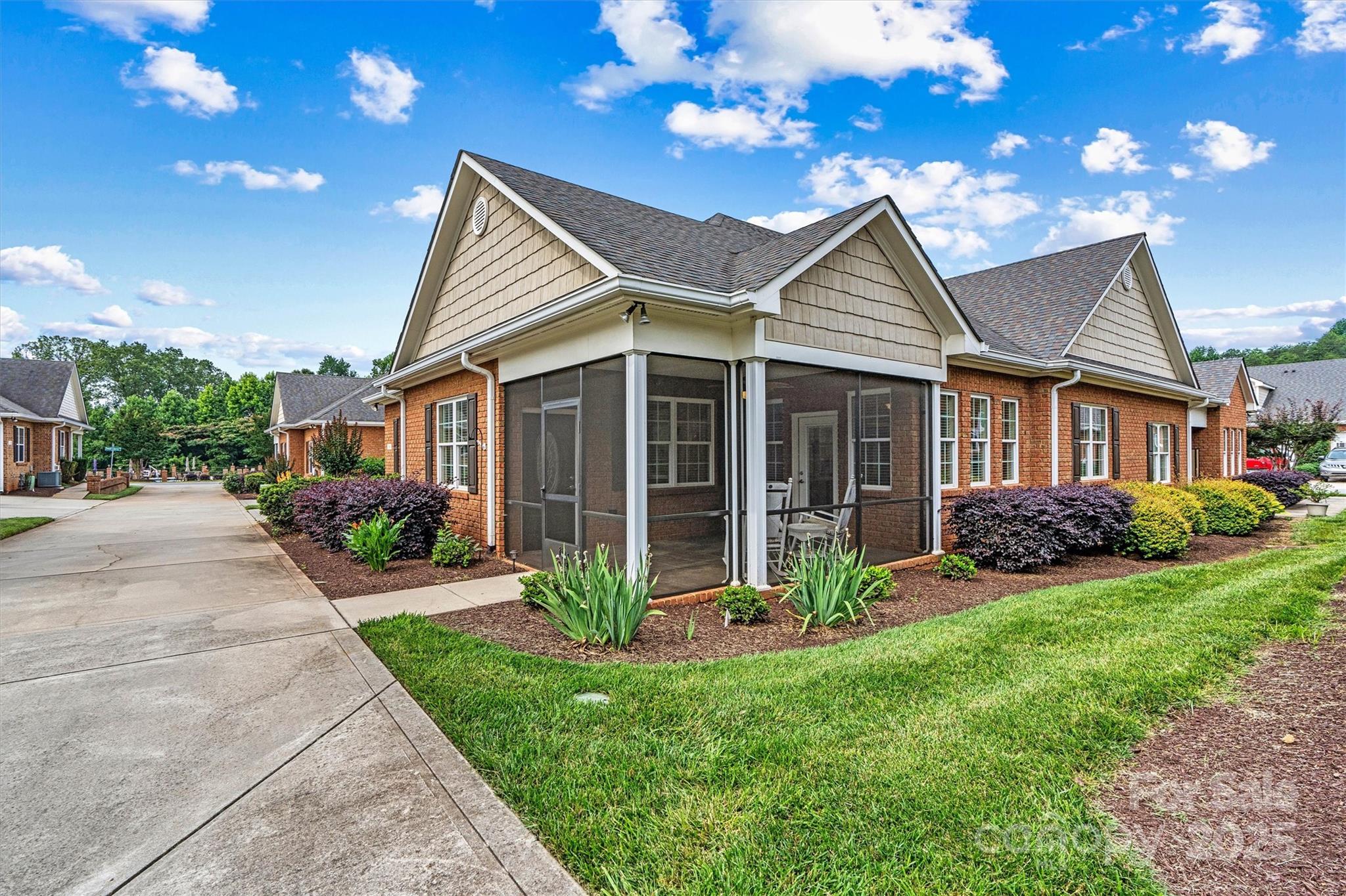 2369 Stardust Court Property Photo 2