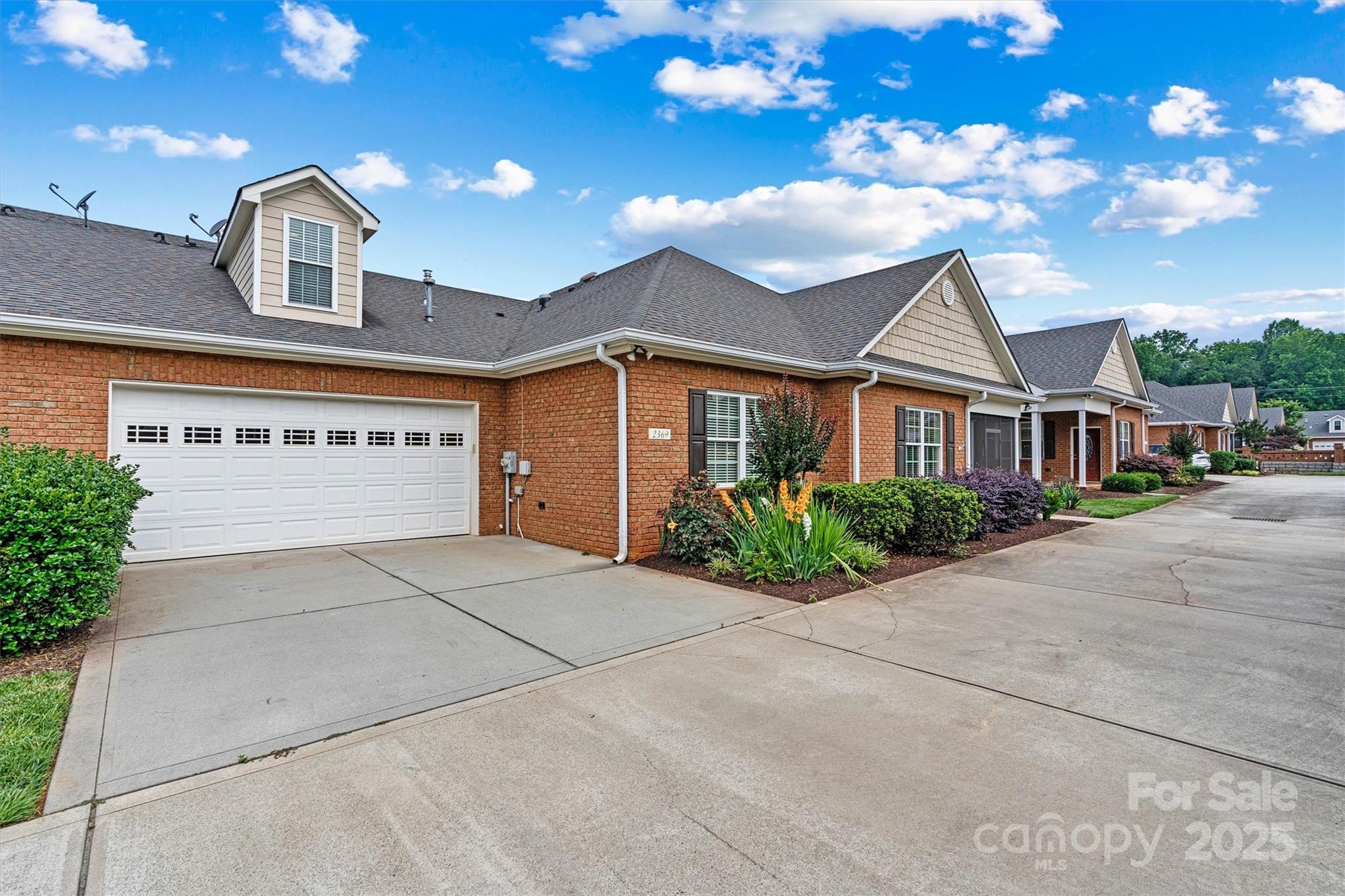2369 Stardust Court Property Photo 5