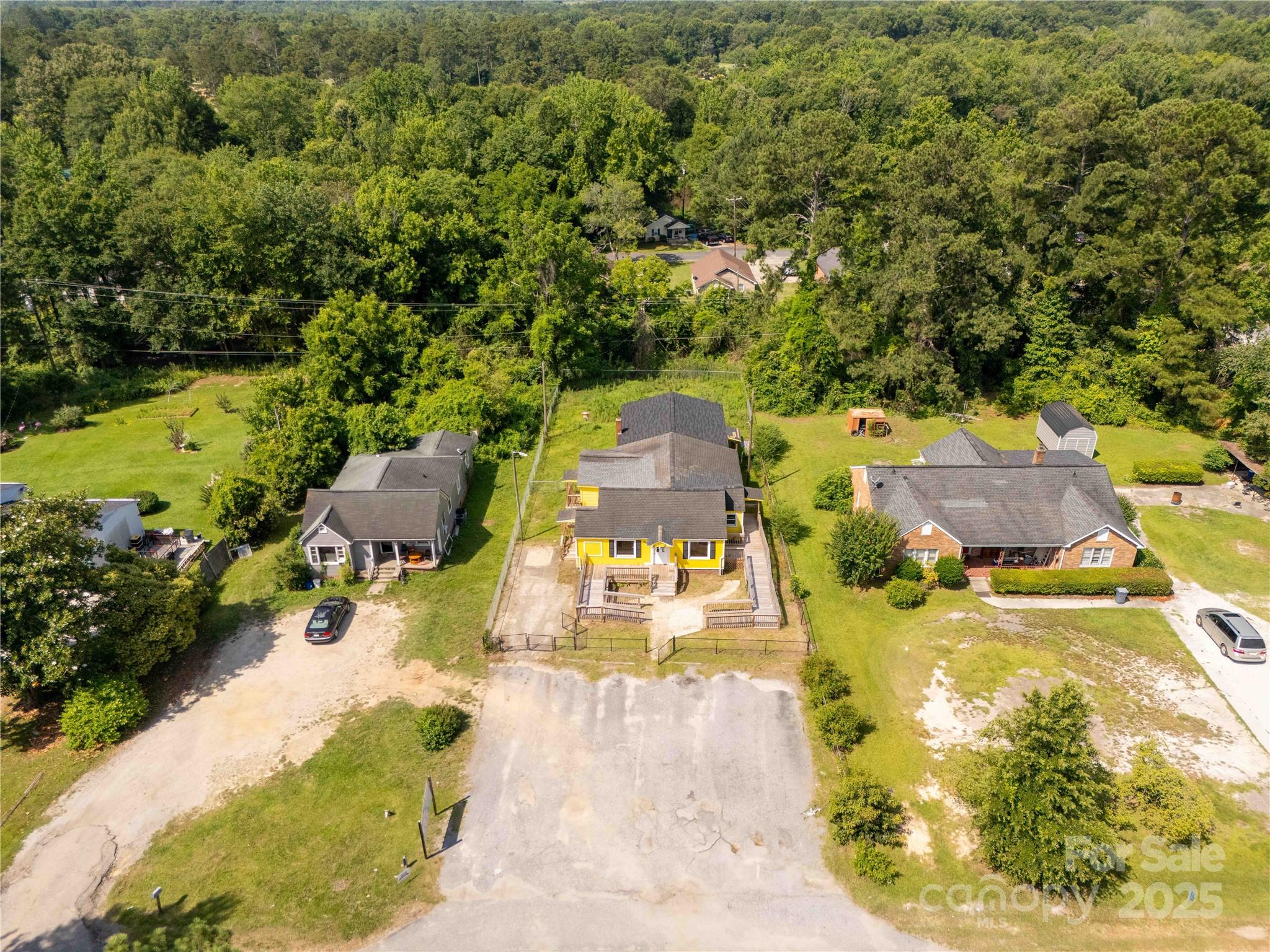 1802/1806 Airport Road Property Photo 1