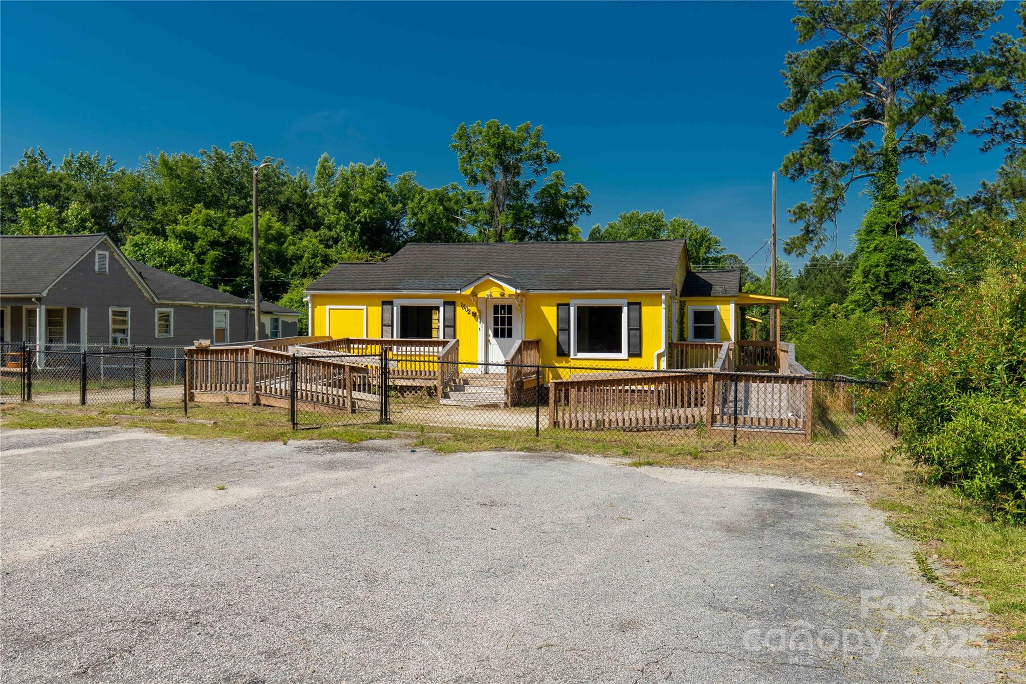 1802/1806 Airport Road Property Photo 4