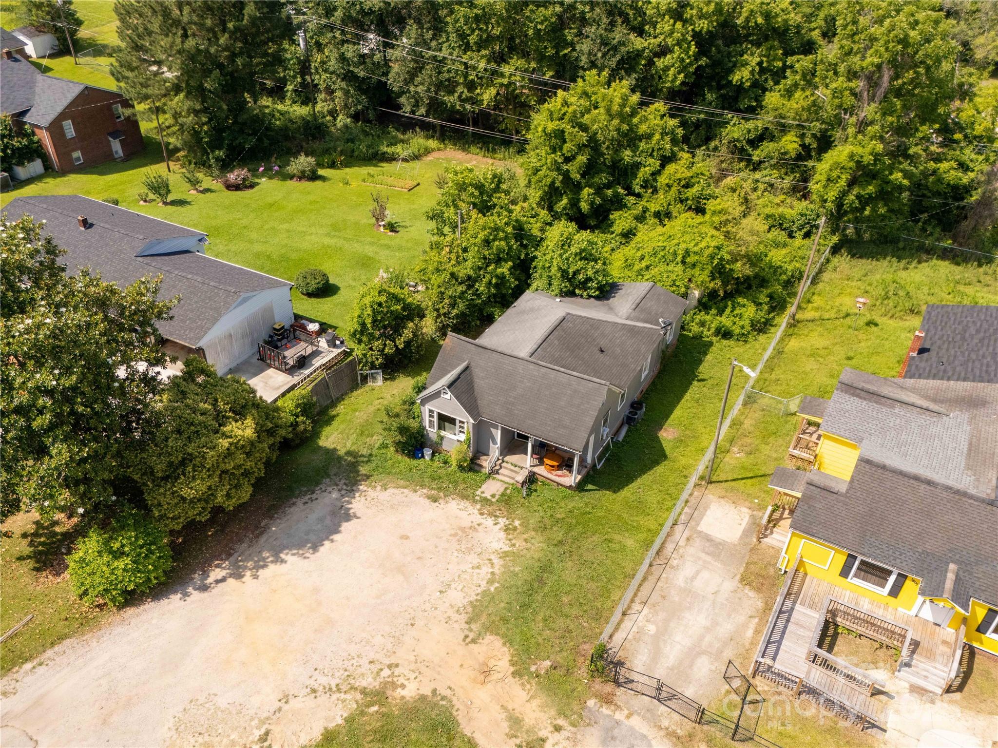 1802/1806 Airport Road Property Photo 19